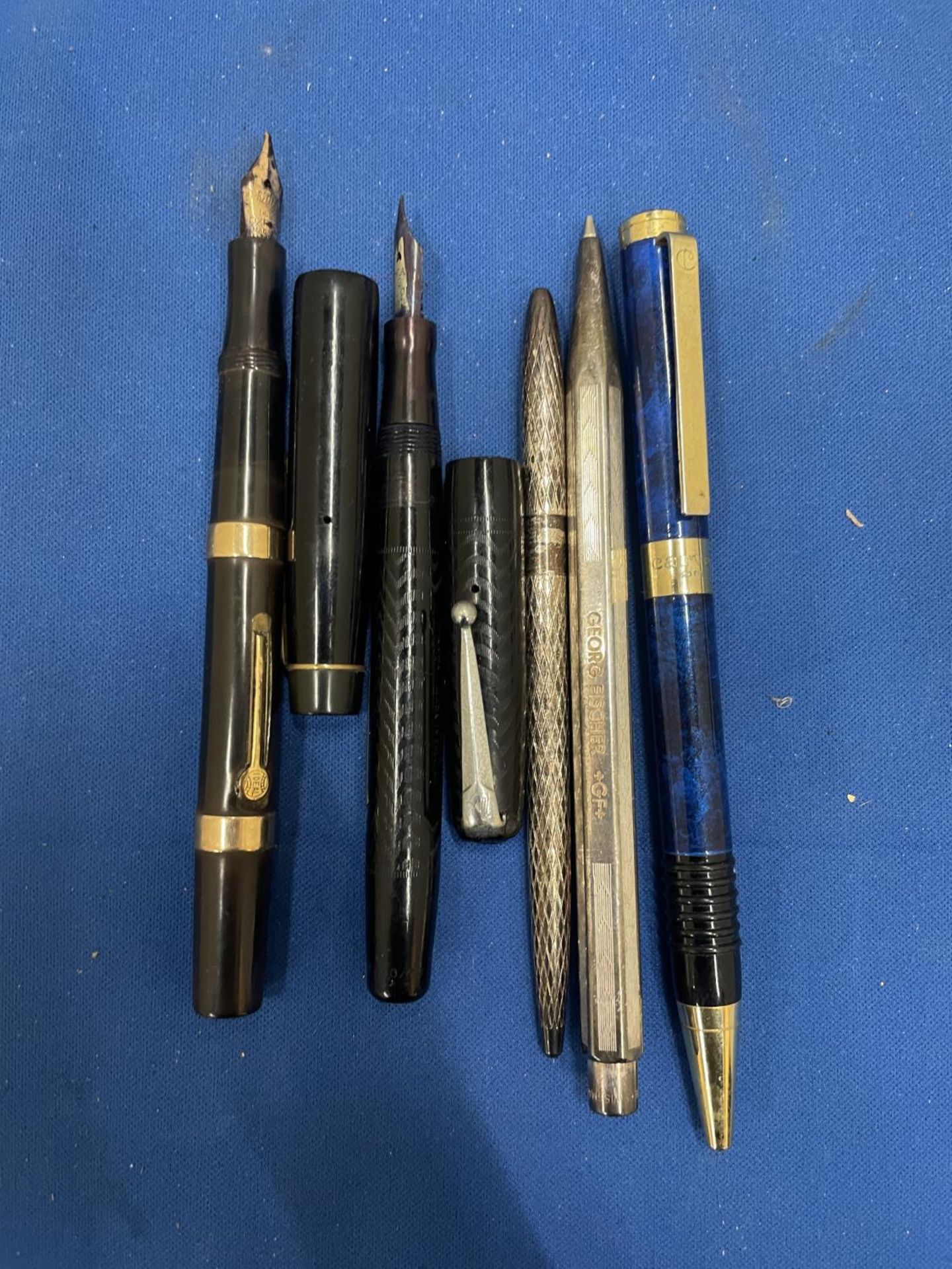 FIVE VARIOUS PENS AND PENCILS TO INCLUDE A WATERMANS FOUNTAIN PEN WITH 9CT GOLD BANDS AND A 14CT - Image 3 of 4