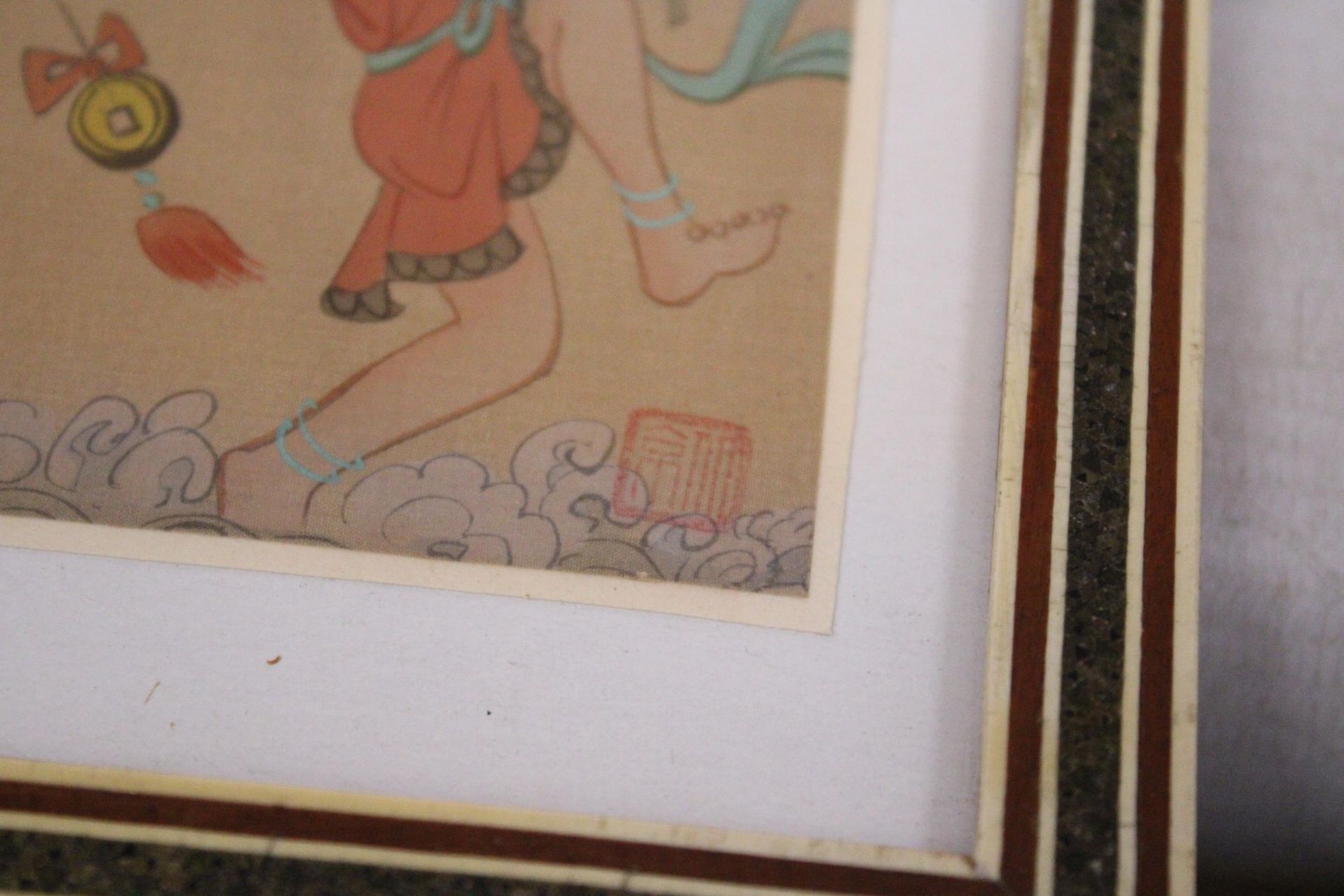 A CHINESE SILK FRAMED MINIATURE AND A CHINESE CERAMIC FIGURE - Image 4 of 7