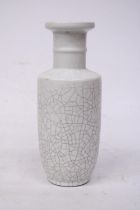 A CHINESE WHITE CRACKLED PORCELAIN VASE - 27 CM