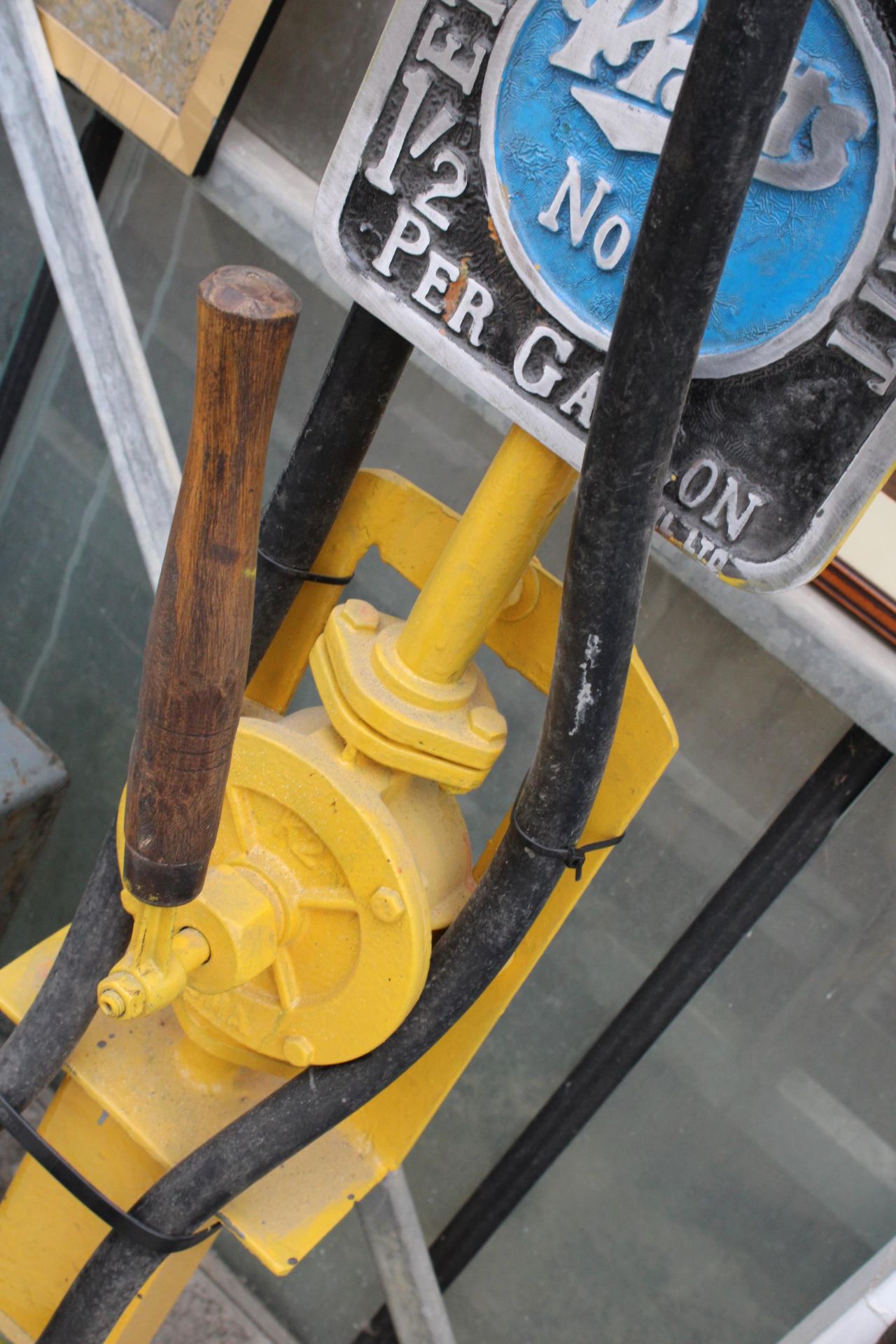 A PRATTS PETROL PUMP WITH BRASS AND COPPER NOZZLE - Image 4 of 5