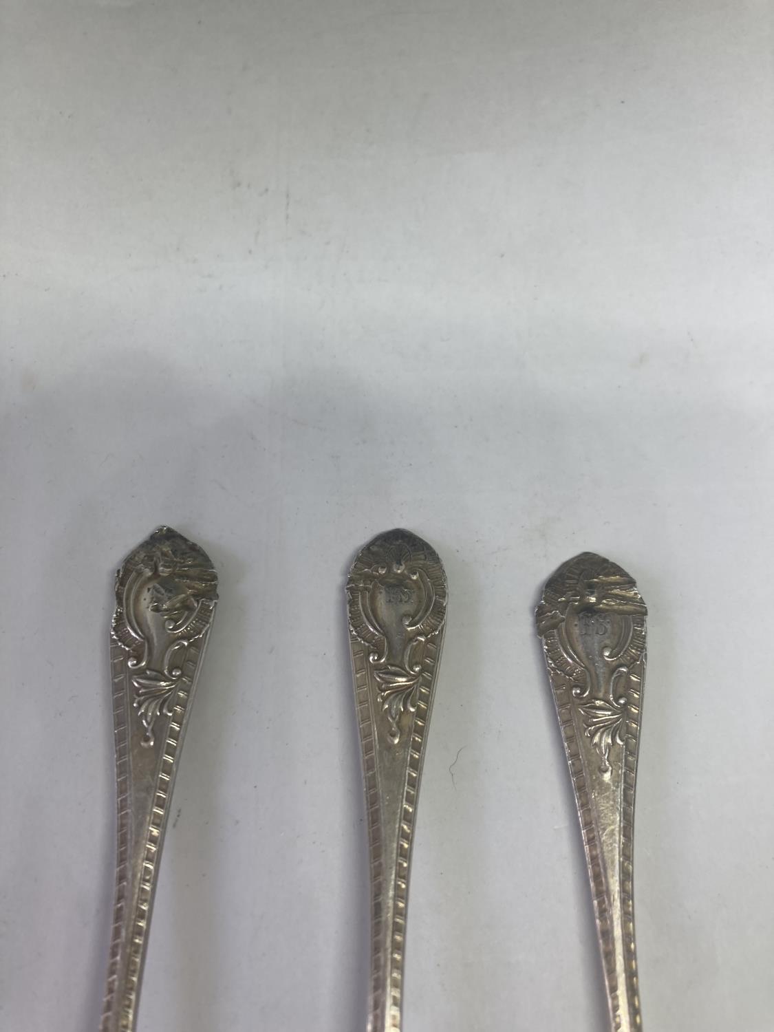 THREE HALLMARKED SHEFFILED SILVER TEASPOONS GROSS WEIGHT 75.65 GRAMS - Image 3 of 6