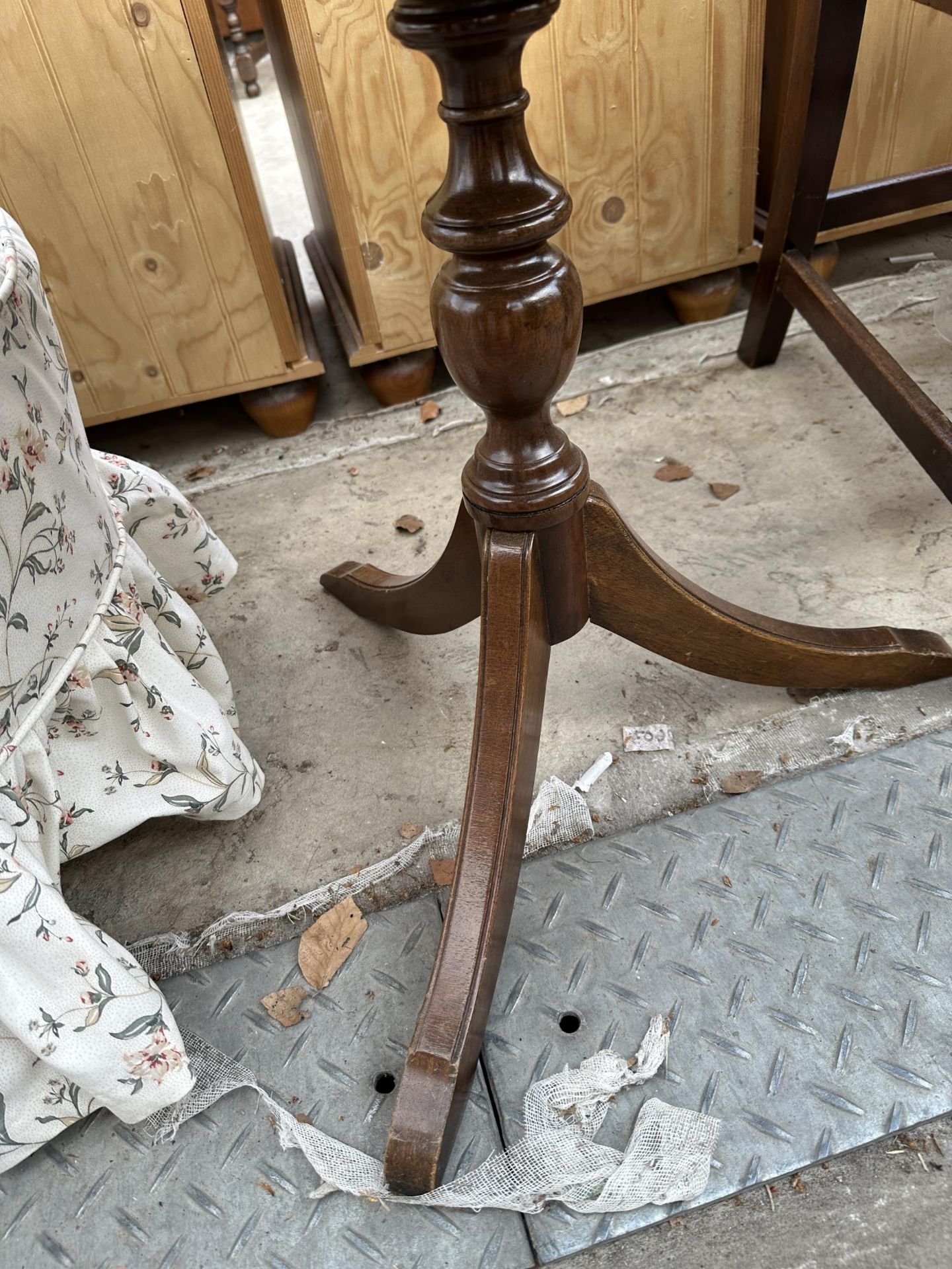 A MAHOGANY AND CROSSBANDED 20" DIAMETER TRIPOD TABLE BY REPRODUX - Image 3 of 3