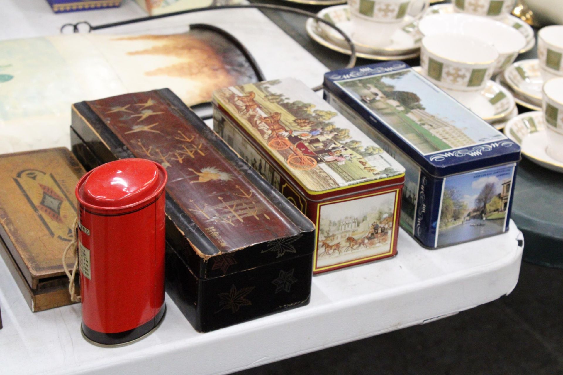 NINE VINTAGE TINS AND BOXES TO INCLUDE A POST BOX MONEY BOX, CASH TIN, PENCIL BOX, GLOVE BOX, ETC - Image 5 of 6