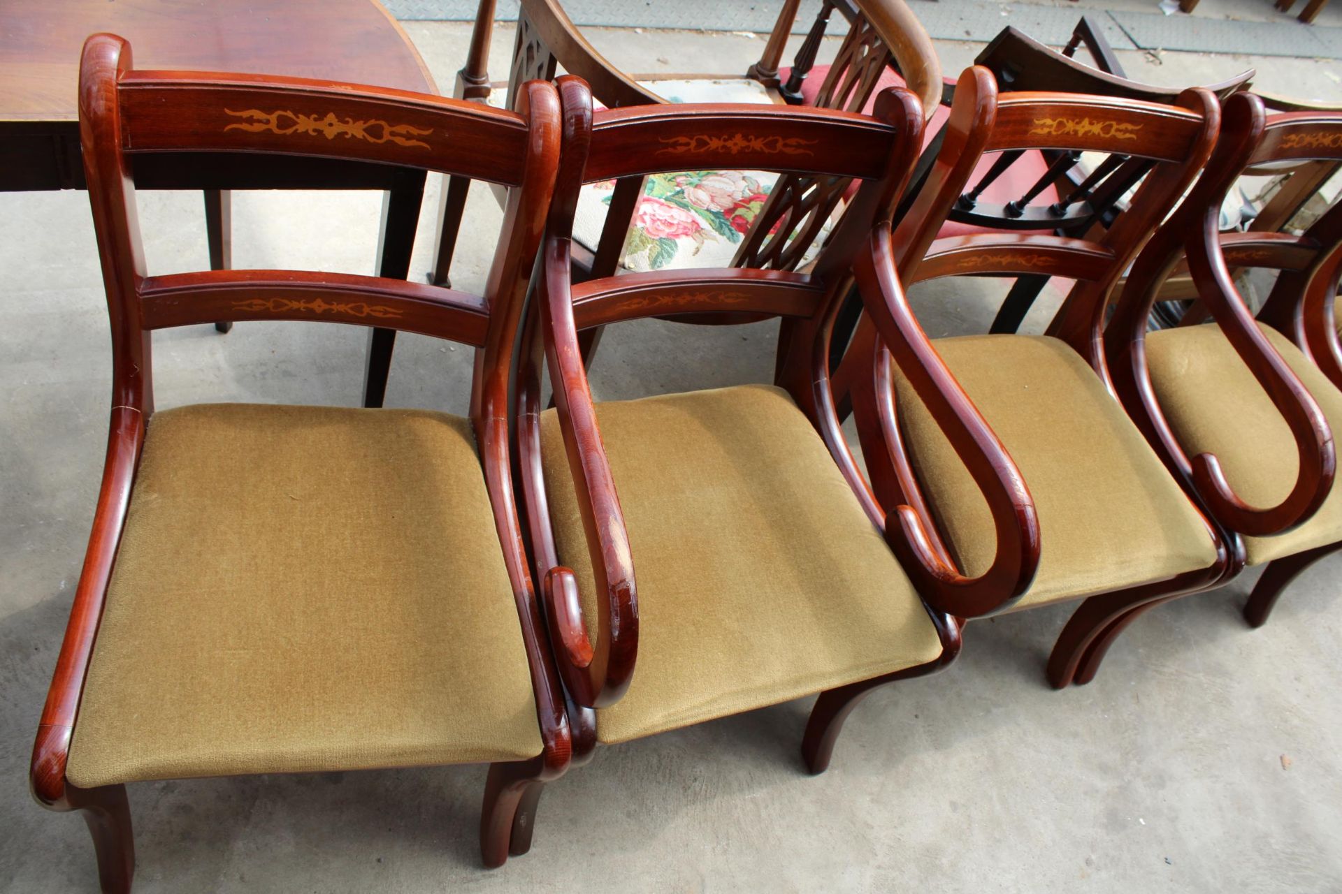 A SET OF SIX REGENCY STYLE DINING CHAIRS - Image 4 of 6