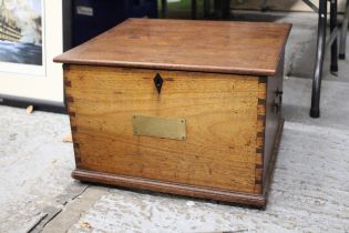 A LARGE VINTAGE MAHOGANY BOX WITH BRASS PLAQUE AND DOVETAIL JOINTS, HEIGHT 33CM, WIDTH 49CM, DEPTH