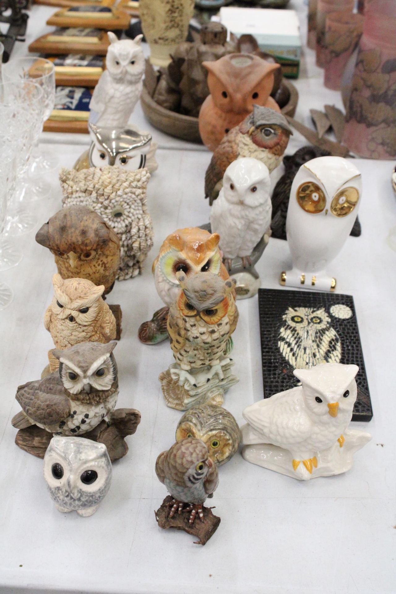 A COLLECTION OF SEVENTEEN OWL FIGURES PLUS A WALL PLAQUE