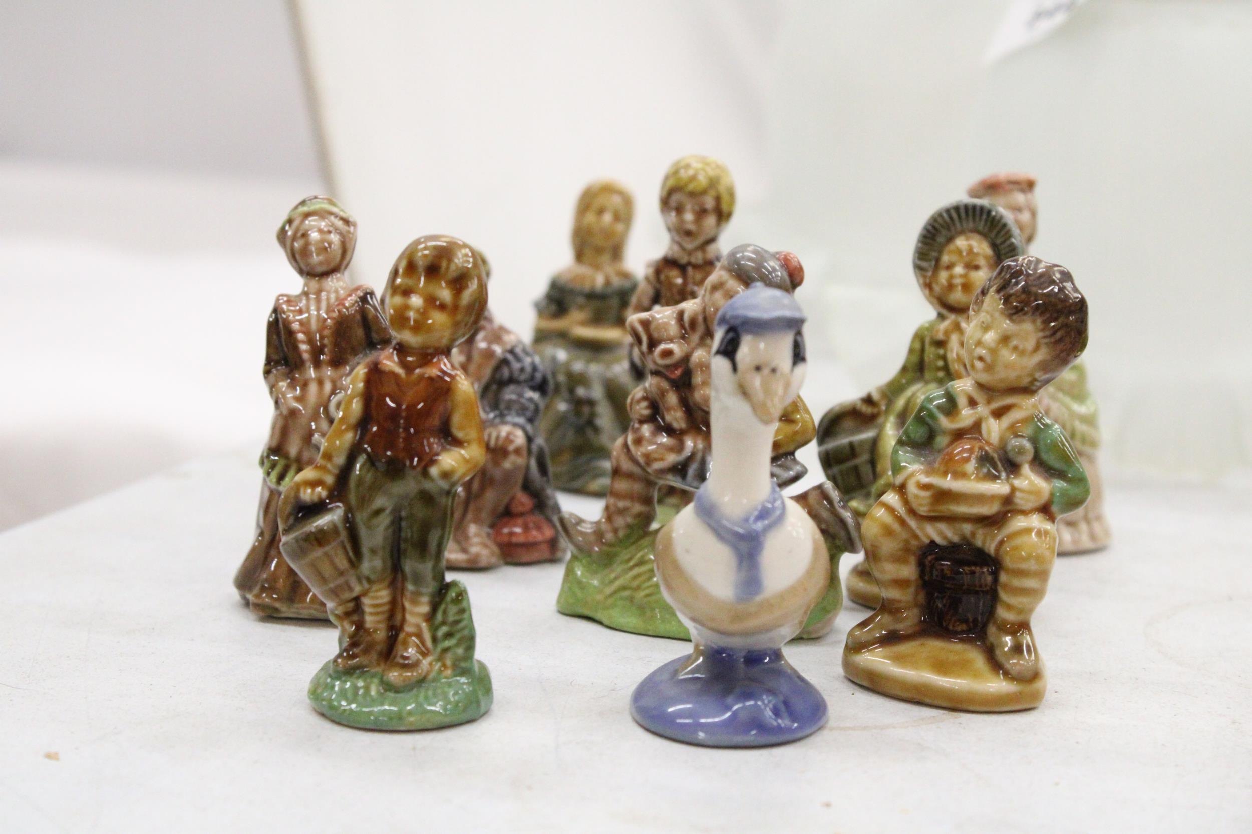 A COLLECTION OF TEN MINIATURE FIGURES TO INCLUDE A BOY AND DOG, A DUCK ETC - Image 2 of 4