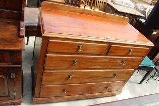 AN EARLY 20TH CENTURY MAHOGANY CHEST OF TWO SHORT AND THREE LONG GRADUATED DRAWERS, 49" WIDE