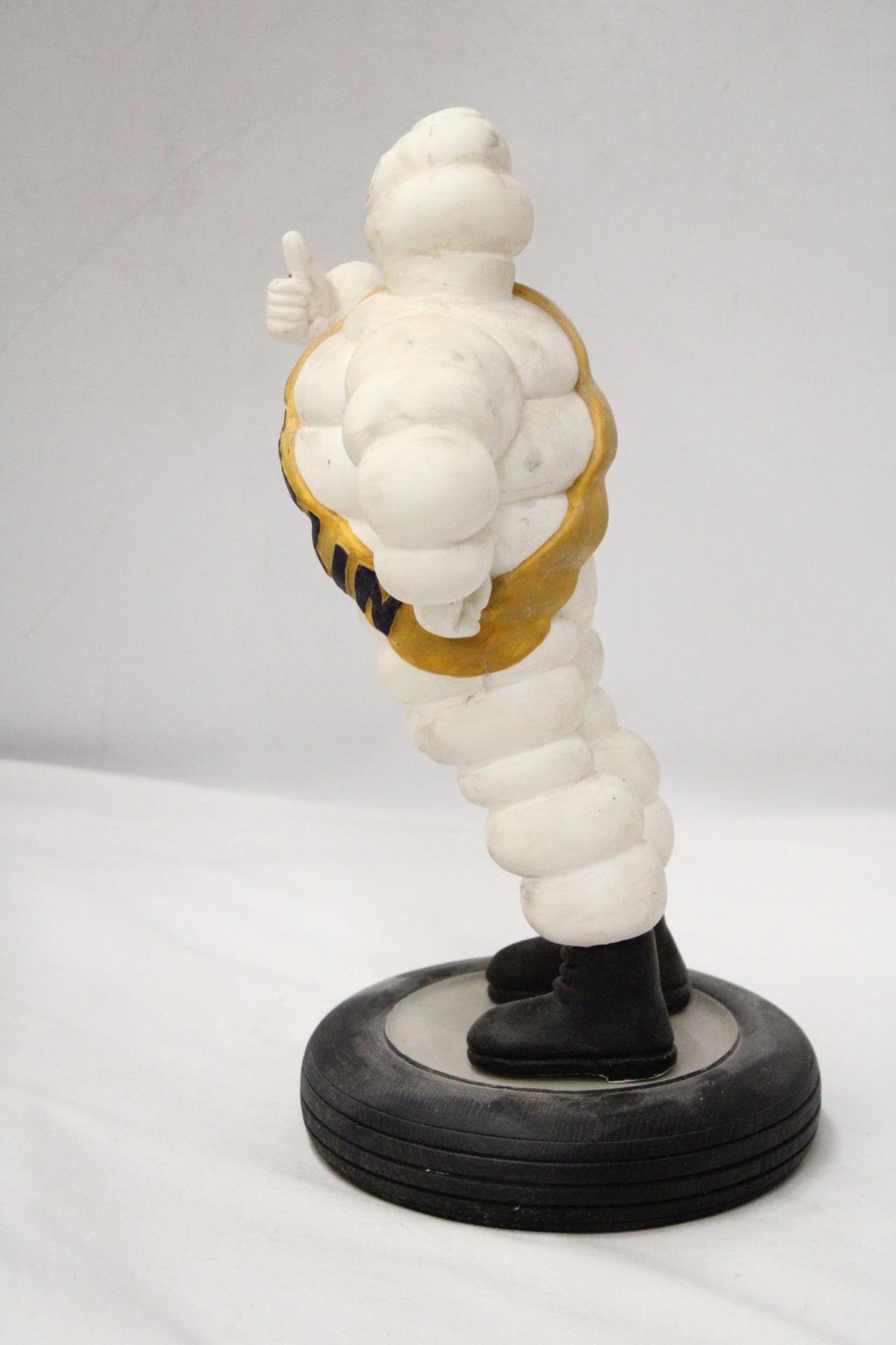 A VINTAGE MICHELIN MAN ON TYRE APPROXIMATELY 33 CM HIGH - Image 3 of 5