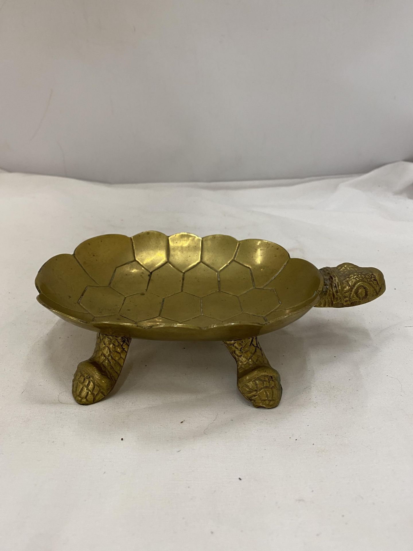 A VINTAGE BRASS TURTLE DISH - Image 3 of 6