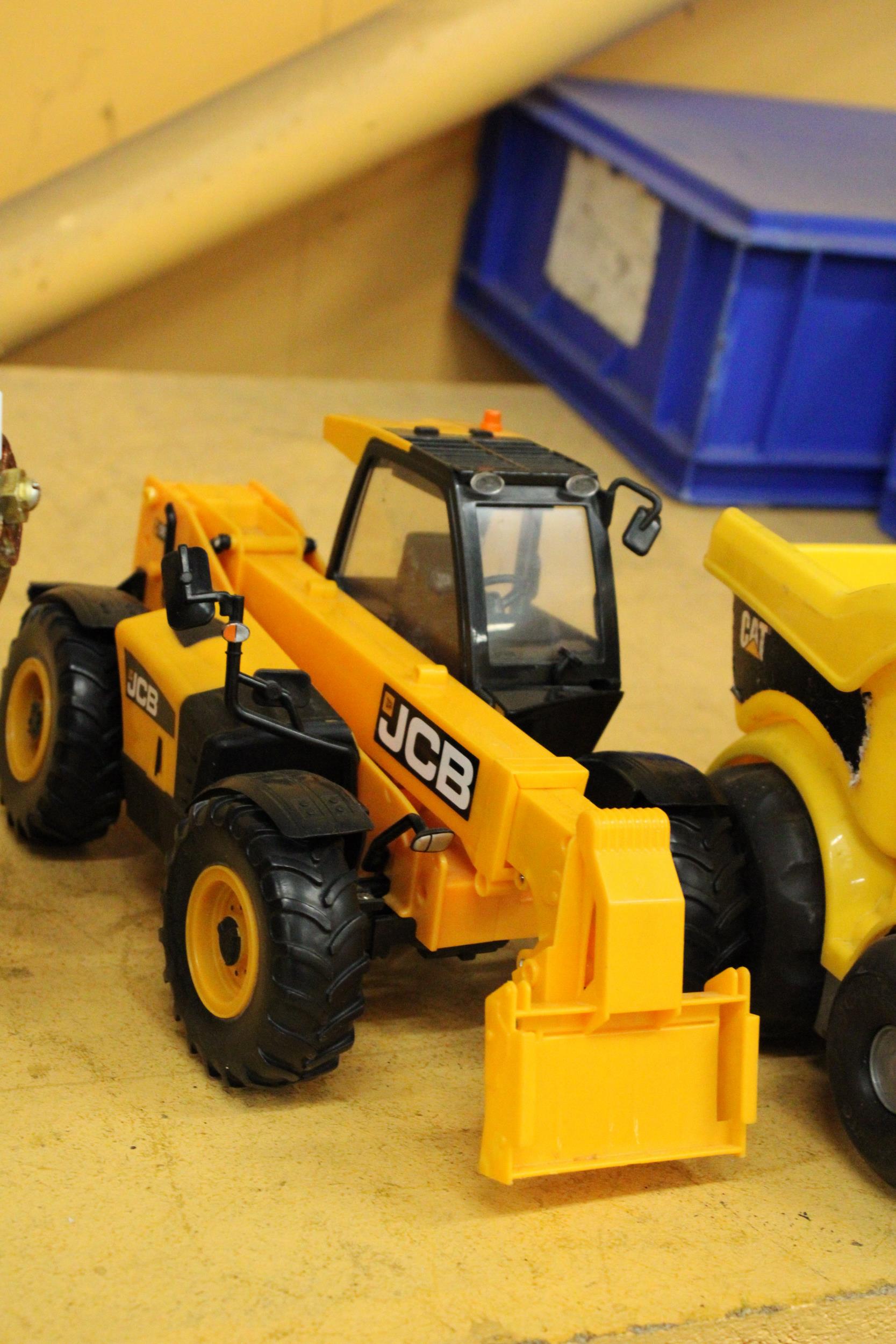 FIVE CAT AND JCB TOY VEHICLES - Image 2 of 5