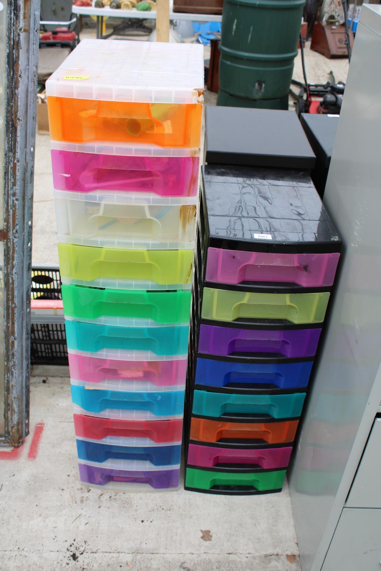 AN EIGHT DRAWER PLASTIC STORAGE UNIT AND A FURTHER ELEVEN DRAWER PLASTIC STOAGE UNIT
