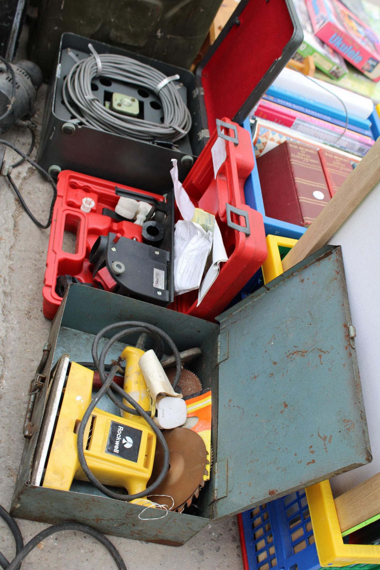 AN ASSORTMENT OF TOOLS TO INCLUDE A TROLLEY JACK, A ROCKWELL SANDER AND A SHREDDER ETC - Image 2 of 3