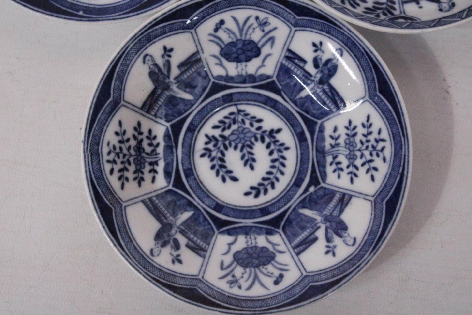THREE CHINESE PORCELAIN BLUE AND WHITE BOWLS/SAUCERS - Image 4 of 5