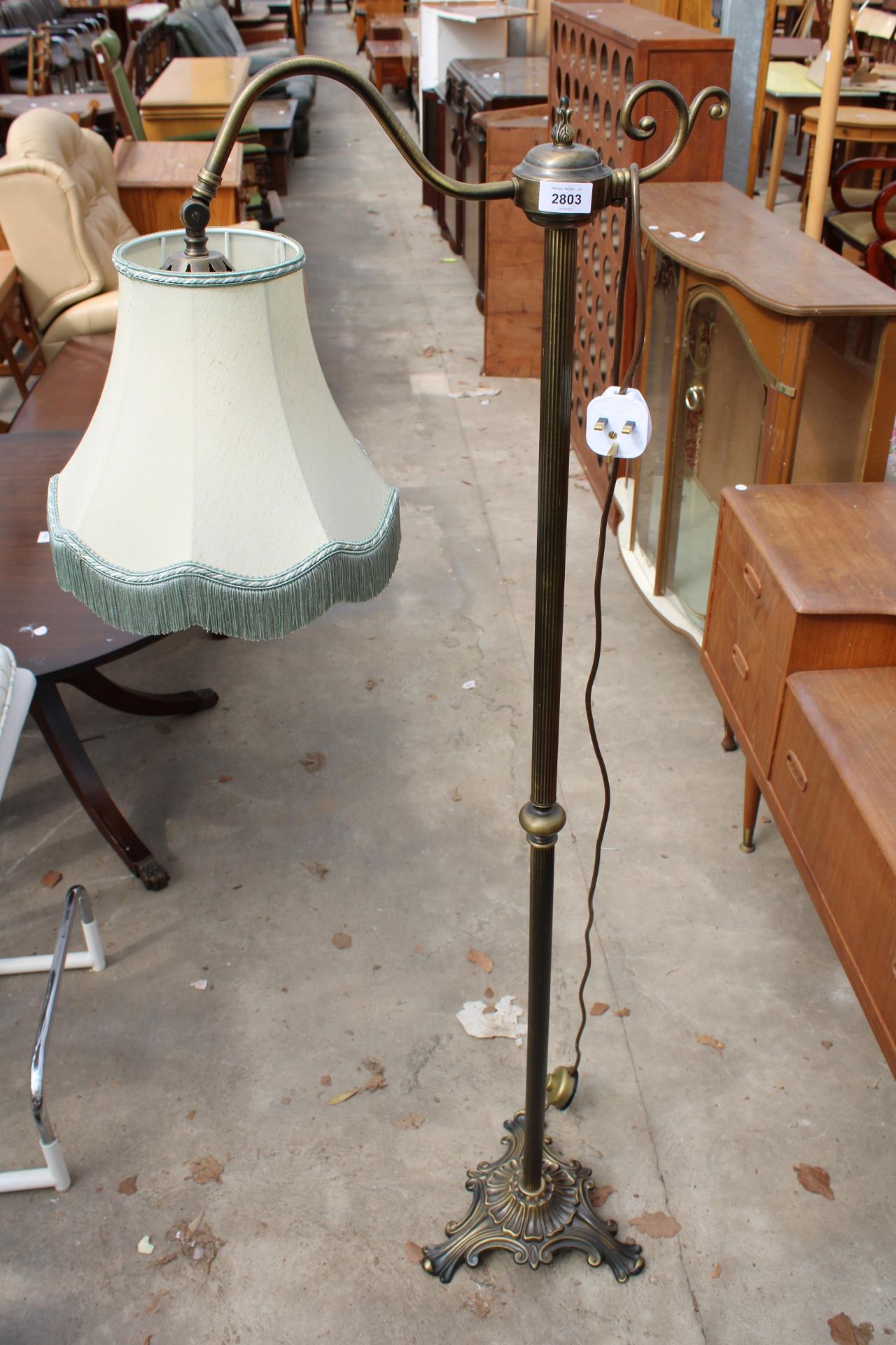 A VICTORIAN STYLE READING STANDARD LAMP ON BRASS COLUMN AND BASE WITH SHADE