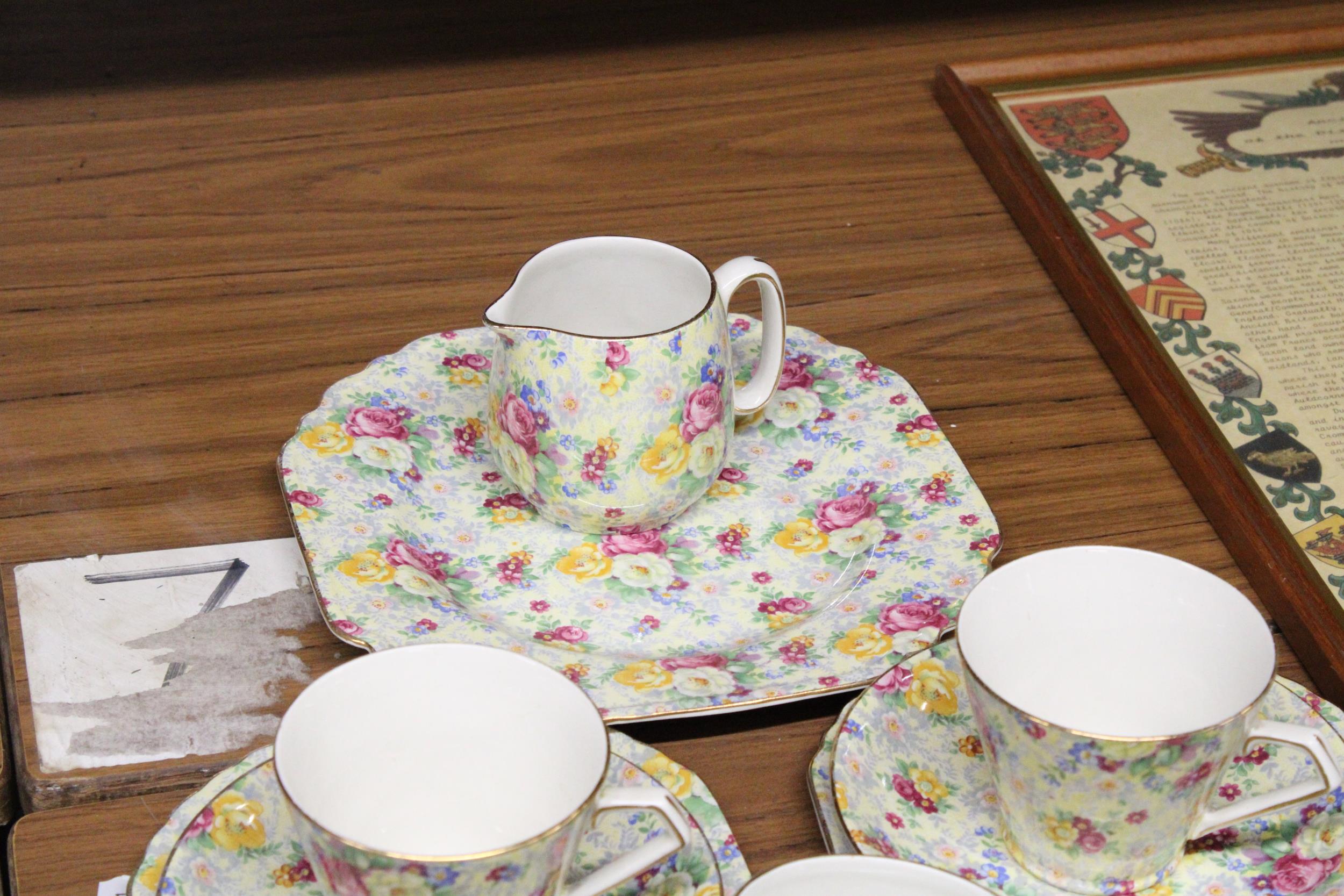 A LORD NELSON CHINTZ TEASET TO INCLUDE A CAKE PLATE, CREAM JUG, SUGAR BOWL, CUPS, SAUCERS AND SIDE - Image 5 of 5