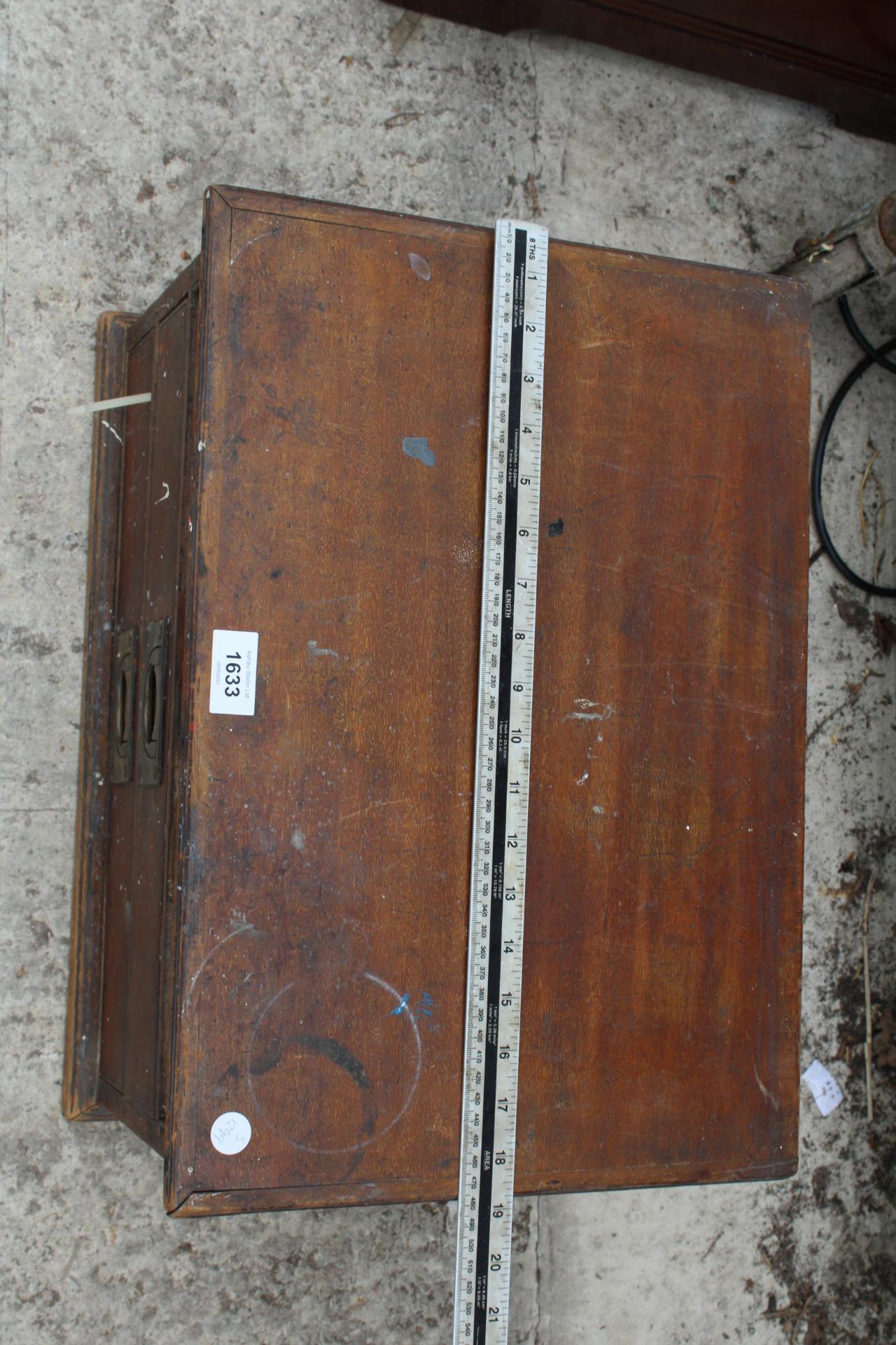A VINTAGE MAHOGANY TWO DRAWER SEWING CHEST BEARING THE LABEL G L TURNEYS BEST NEEDLES - Image 5 of 5