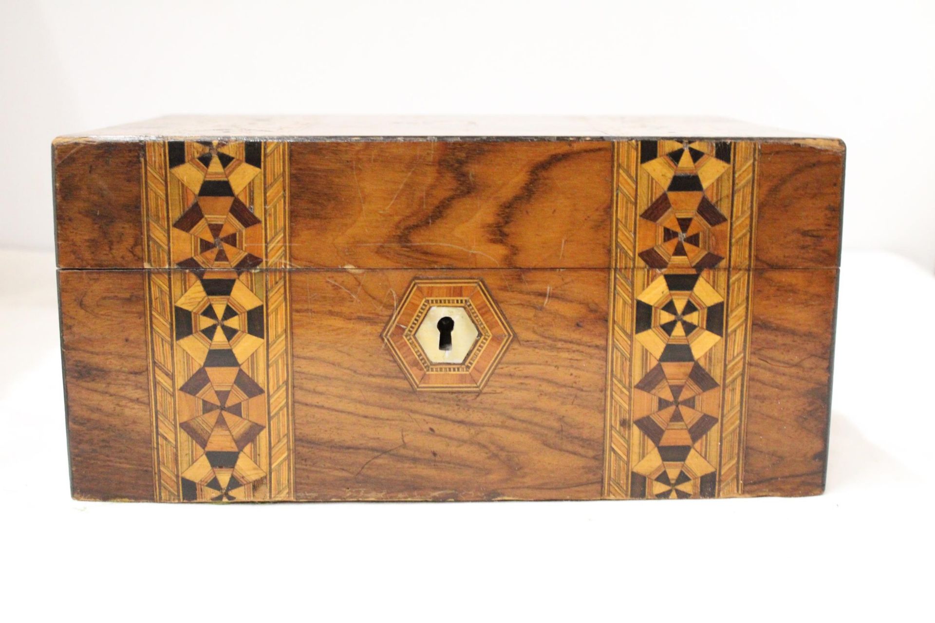 AN EARLY VICTORIAN ROSEWOOD ULTITY BOX WITH MARQUETRY AND NACRE 10" X 7" X 5" - Image 2 of 4