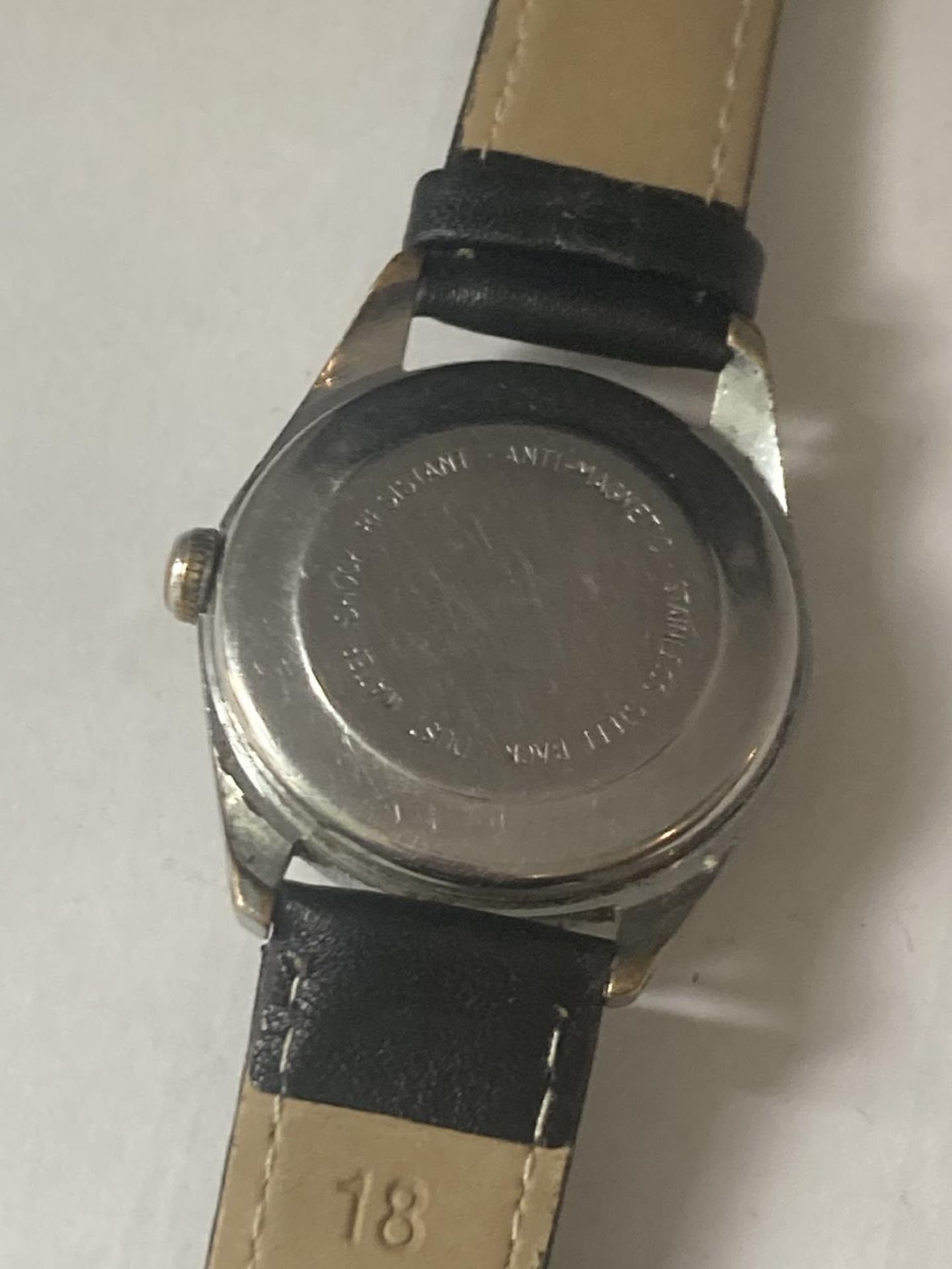 A MILITARY SERVICES WATCH [BELIEVED TO BE IN WORKING ORDER - NO WARRANTY GIVEN ] - Image 5 of 6