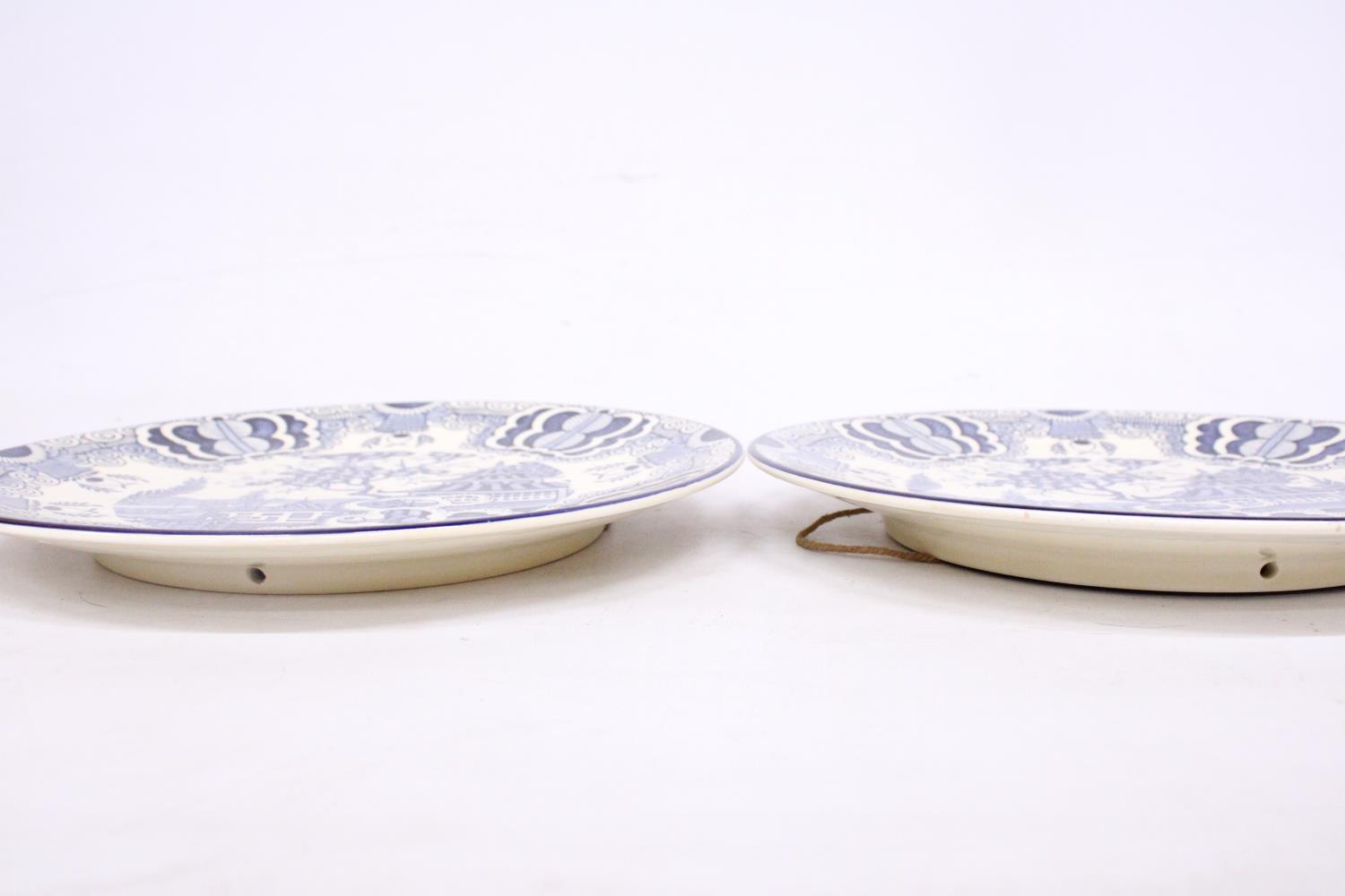 TWO ORIENTAL STYLE SHAN TUNG WALL CHARGERS - Image 4 of 4