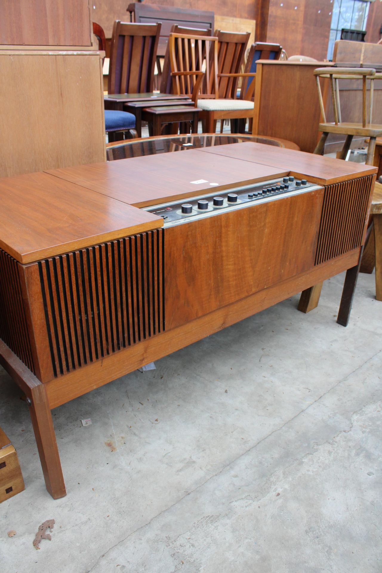 A RETRO TEAK H.M.V. STEREOMASTER RADIOGRAM, 38.5" WIDE - Image 4 of 4