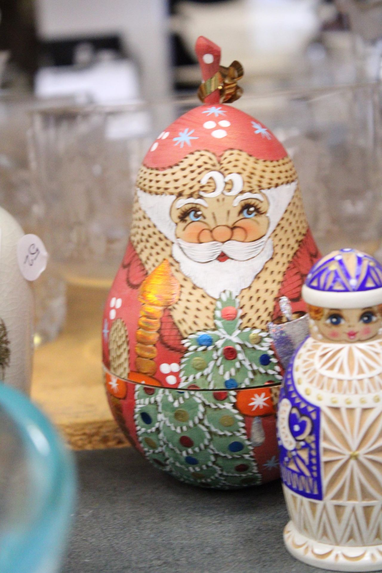 FOUR HANDPAINTED RUSSIAN DOLLS AND A CHRISTMAS TREE ORNAMENT - Image 4 of 5