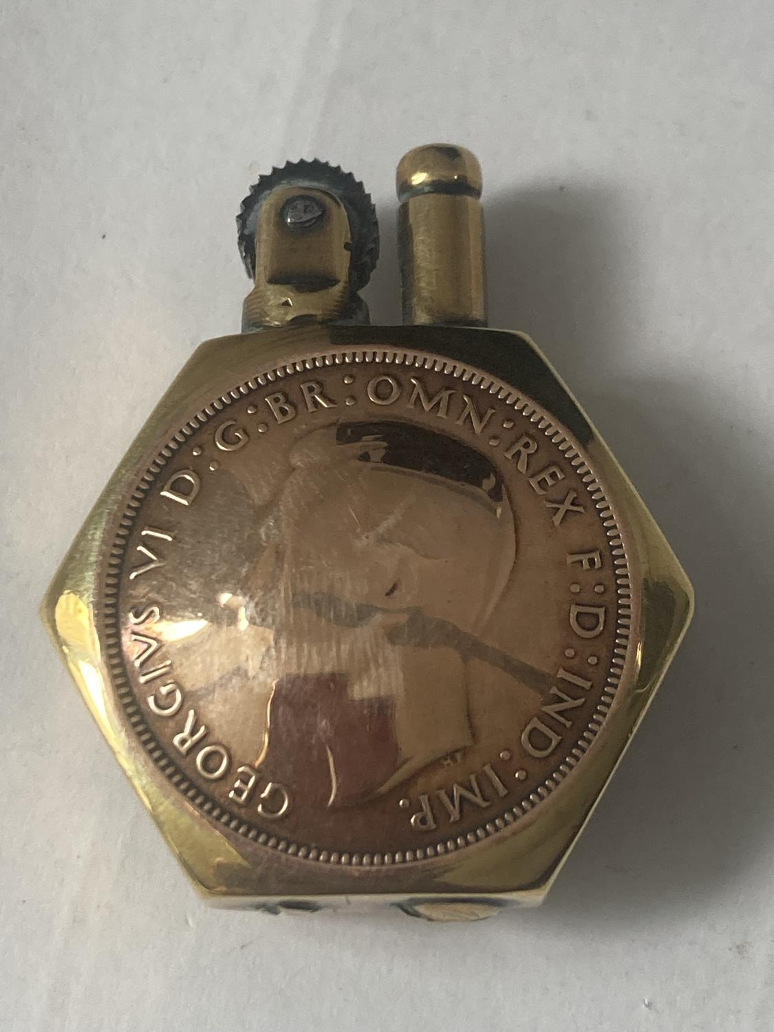 A 1937 ONE PENNY TRENCH ART LIGHTER - Image 2 of 4