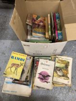 A LARGE QUANTITY OF VINTAGE CHILDRENS BOOKS TO INCLUDE BAMBI, SHAKESPEARE, THE WIZARD OF OZ ETC