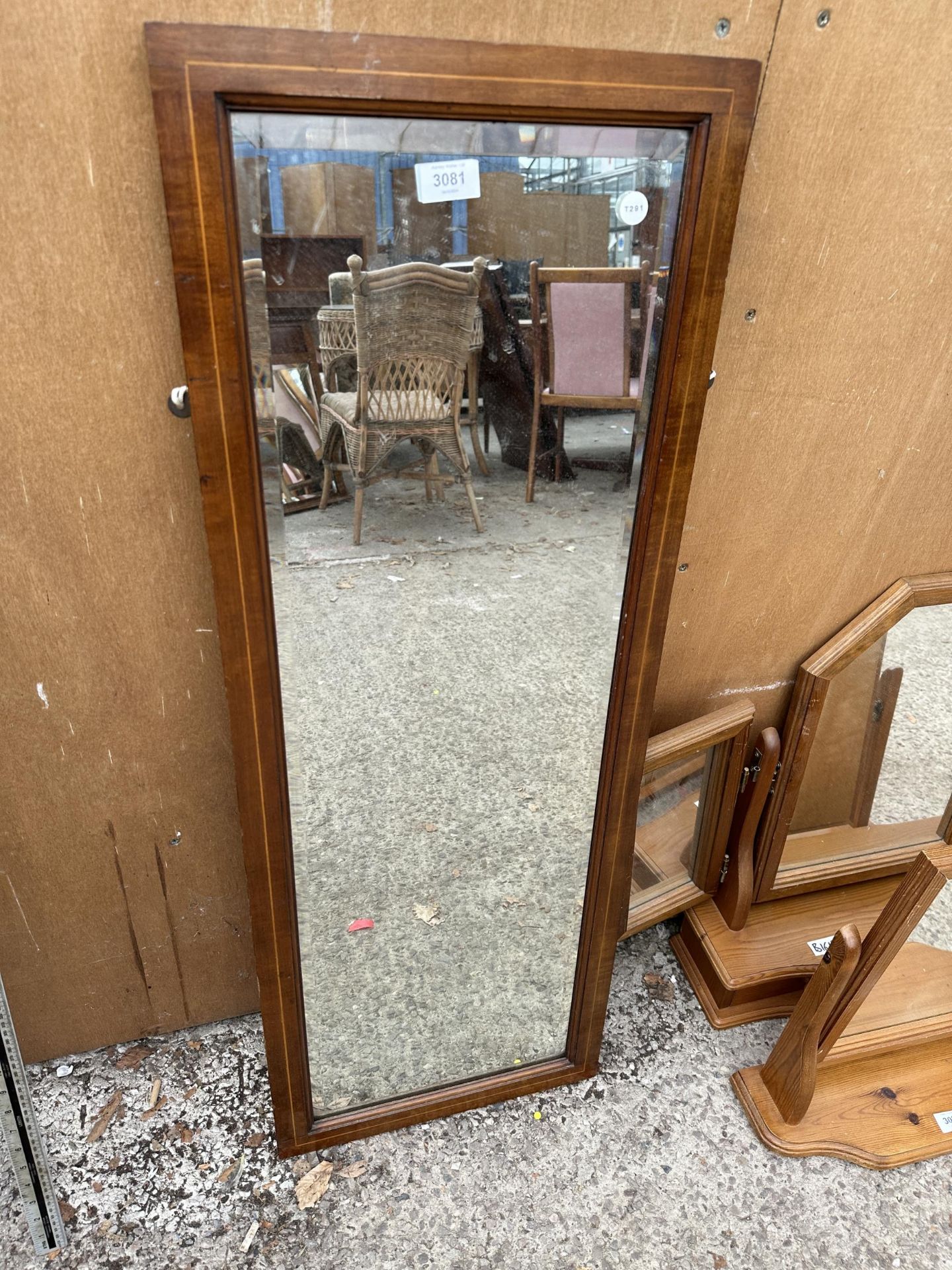 AN OAK OCTAGONAL MIRROR AND AN INLAID MAHOGANY MIRROR - Image 3 of 3