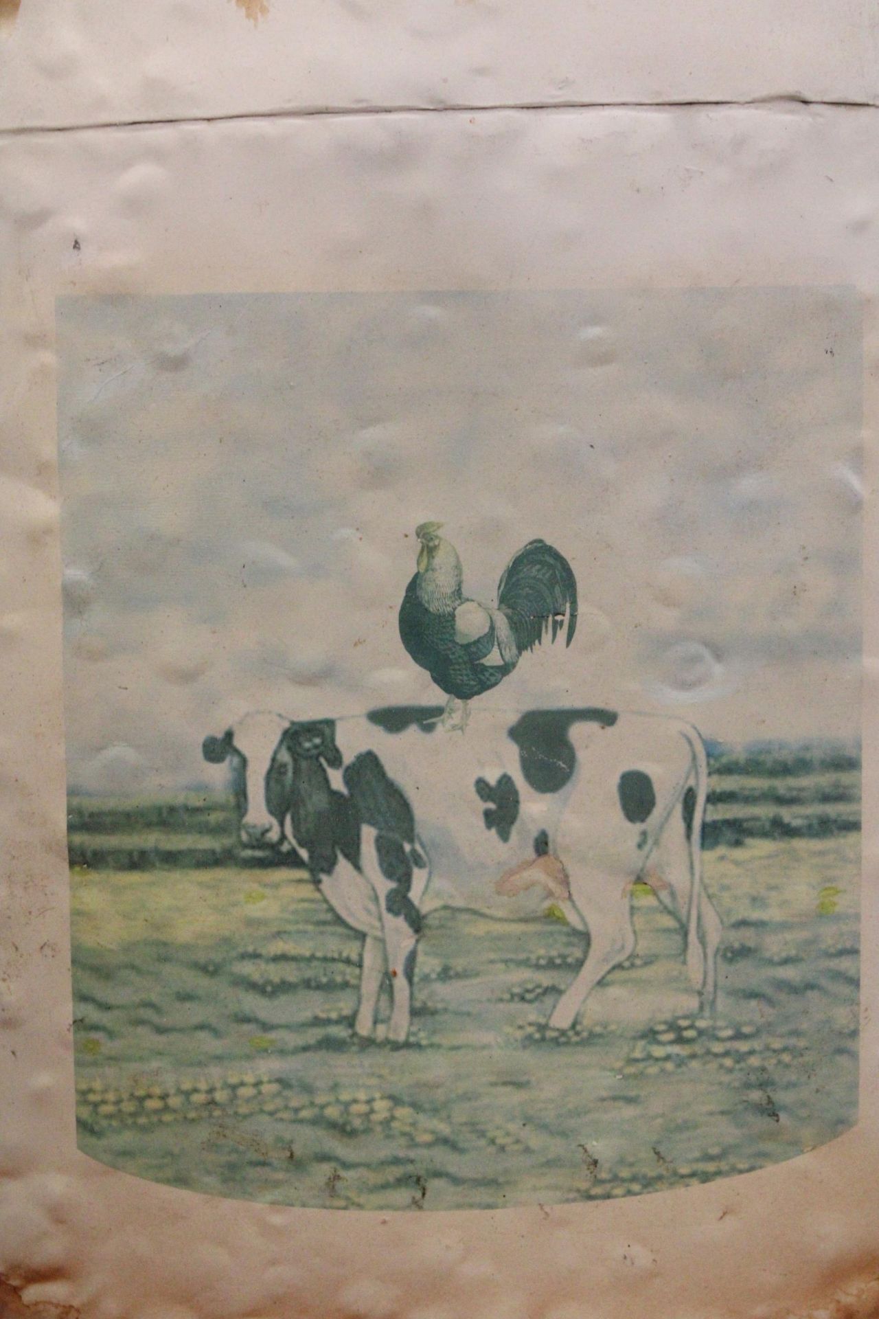 A METAL WALL HANGING CHURN, WITH THE IMAGE OF A ROOSTER ON A COW, 28CM X 53CM - Image 2 of 4