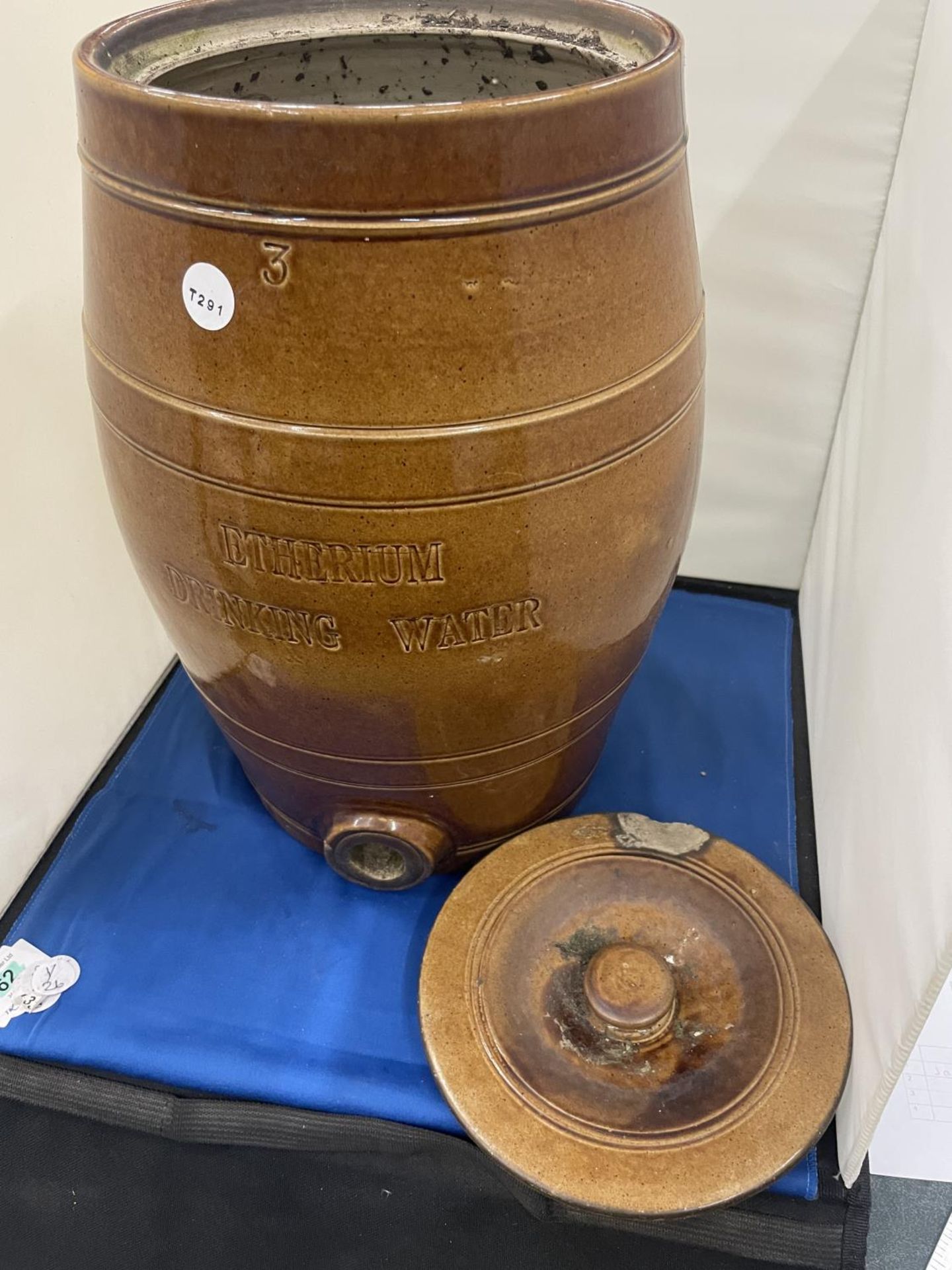 A VINTAGE ETHERIUM DRINKING WATER STONEWARE BARREL (A/F) - Image 6 of 6
