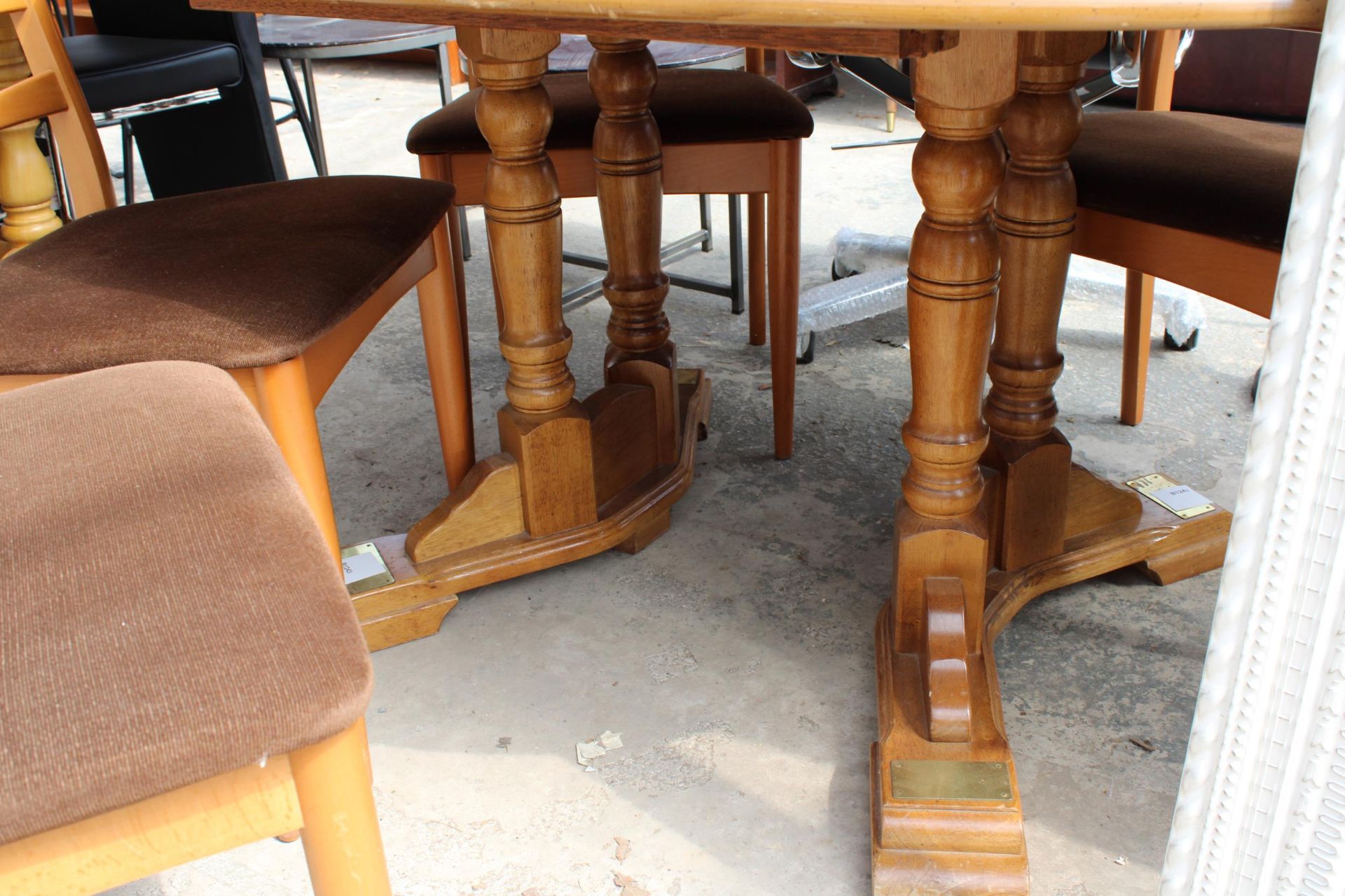 A OVULAR DINING TABLE AND FOUR SCHREIBER DINING CHAIRS - Image 4 of 5