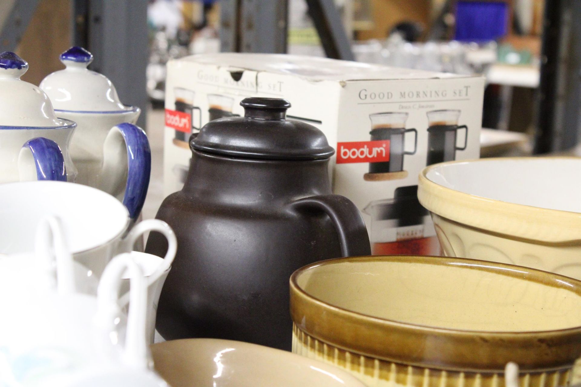 TWO VINTAGE HANDPAINTED COFFEPOTS TO INCLUDE MUGS AND LIDDED SUGAR BOWL, BODUM GOOD MORNING SET, - Image 7 of 7