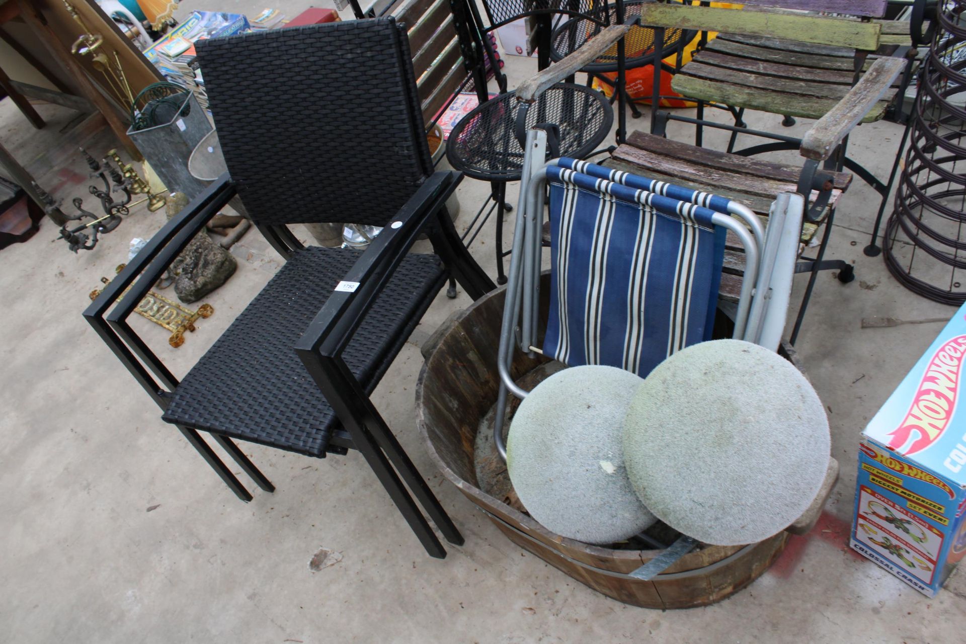 AN ASSORTMENT OF GARDEN ITEMS TO INCLUDE CHAIRS, A WOODEN PLANTER AND A PLANTSTAND ETC - Image 2 of 4