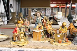 A QUANTITY OF EIGHT VINTAGE FIGURES TO INCLUDE CHALKWARE, ETC