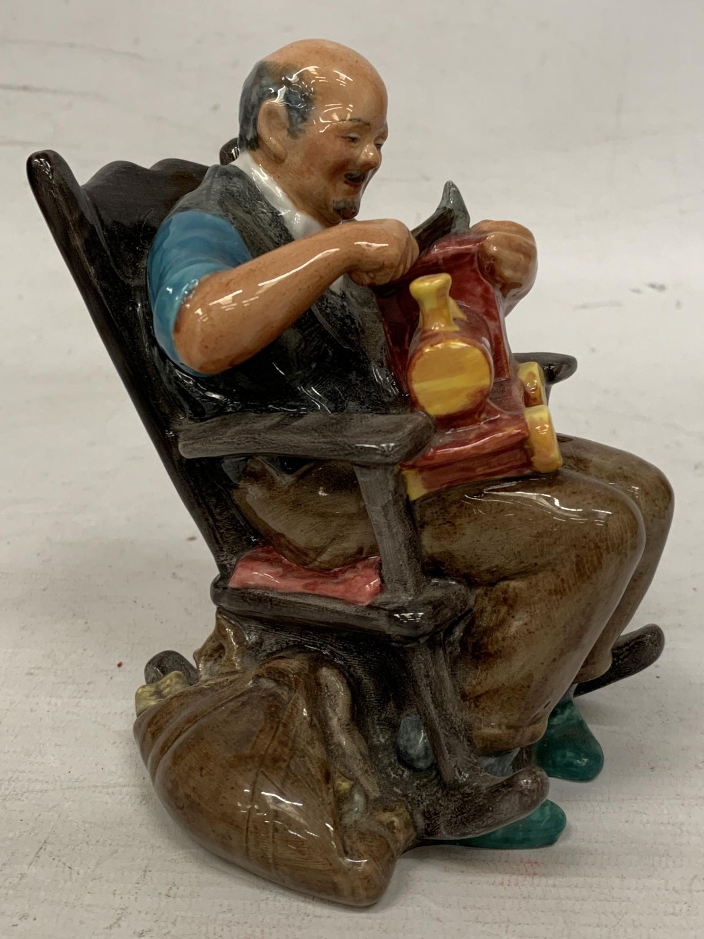 A ROYAL DOULTON FIGURE "THE TOYMAKER" HN 2250 - Image 2 of 5