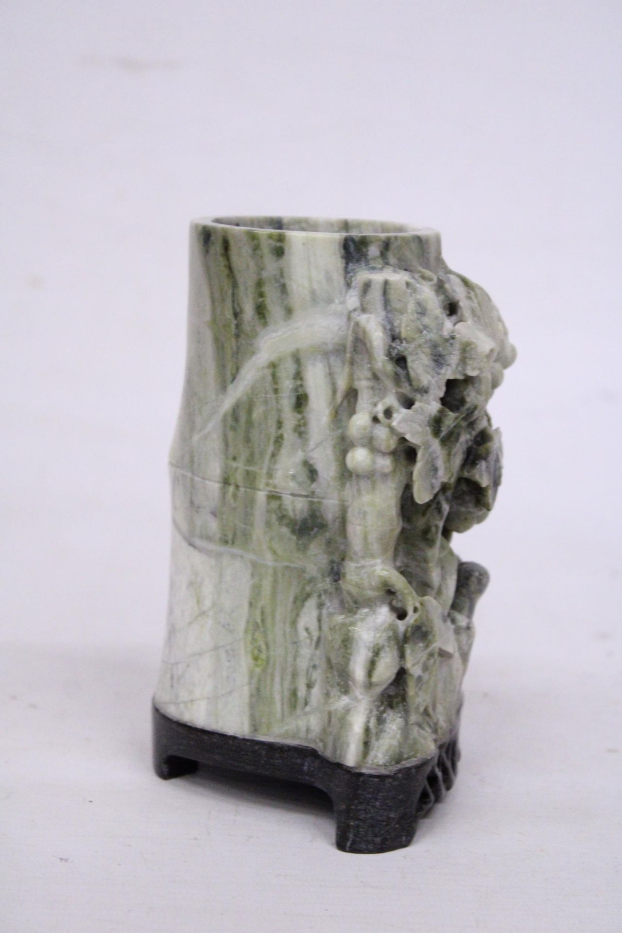 A CHINESE SOAPSTONE PAINTBRUSH POT - Image 5 of 5