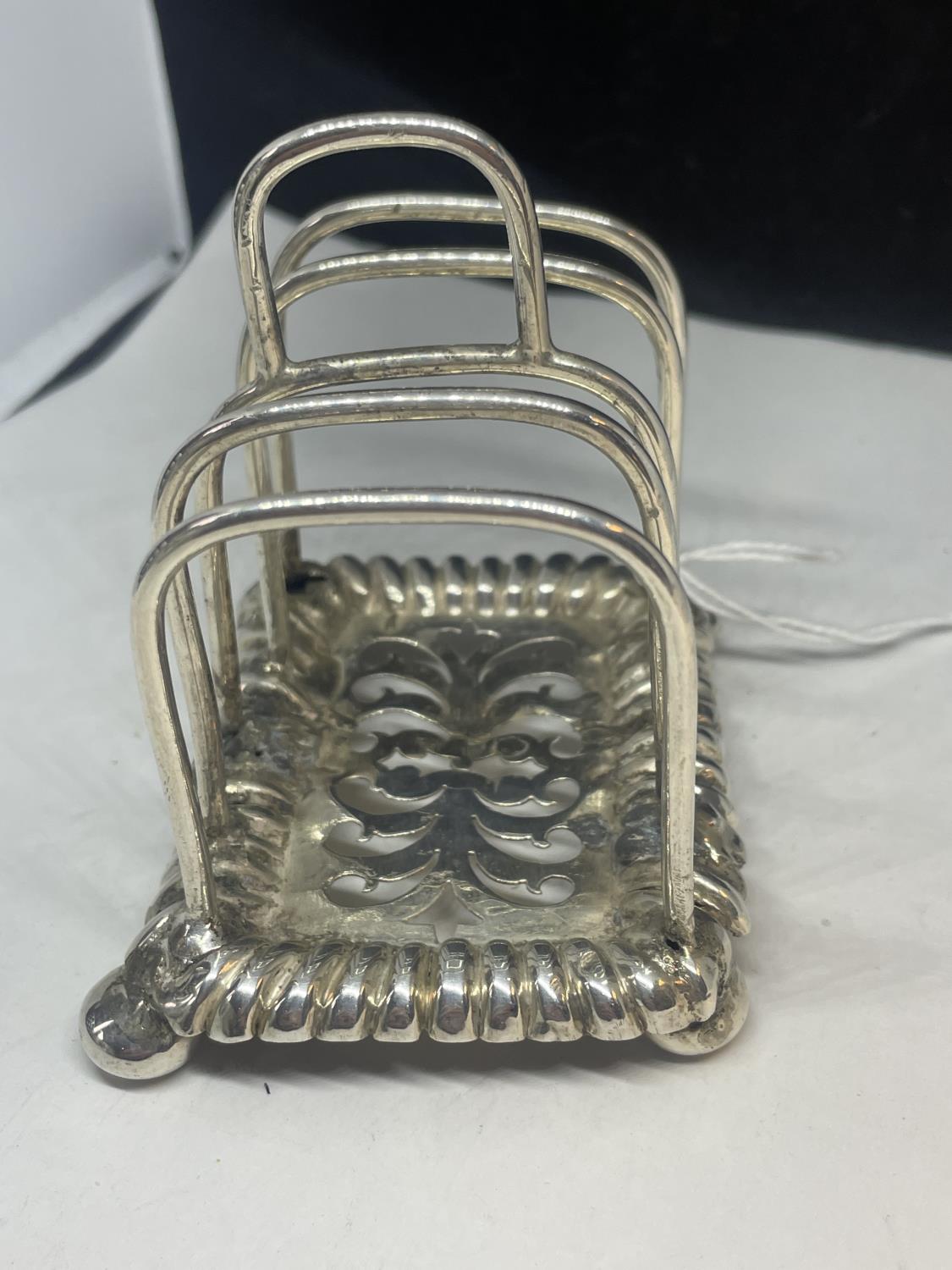 A HALLMARKED SHEFFIELD SILVER TOAST RACK GROSS WEIGHT 103.9 GRAMS - Image 2 of 4