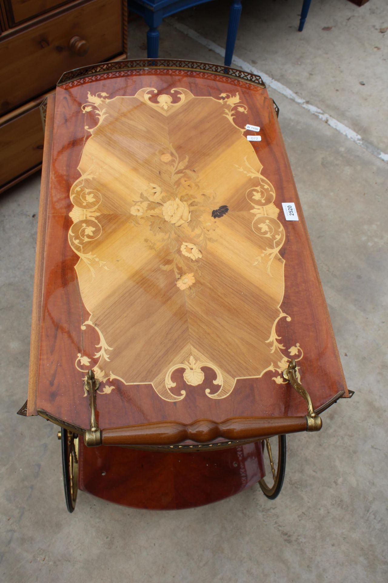 AN ITALIAN MARQUETRY TWO TIER DROP-LEAF TROLLEY WITH PIERCED BRASS GALLERY - Image 3 of 6