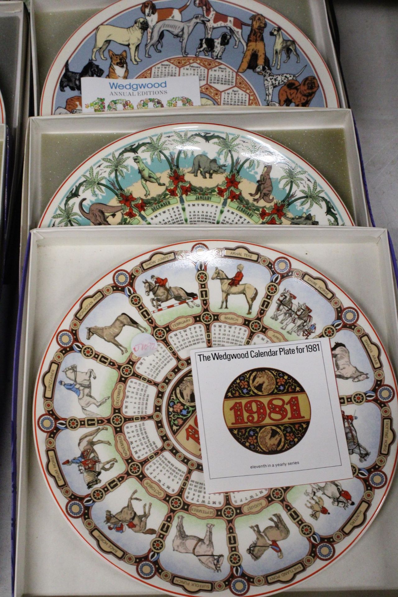 EIGHT BOXED WEDGWOOD CALENDAR PLATES TO INCLUDE HORSES, CATS, DOGS, THE WATER GARDEN, ETC., - Image 2 of 4