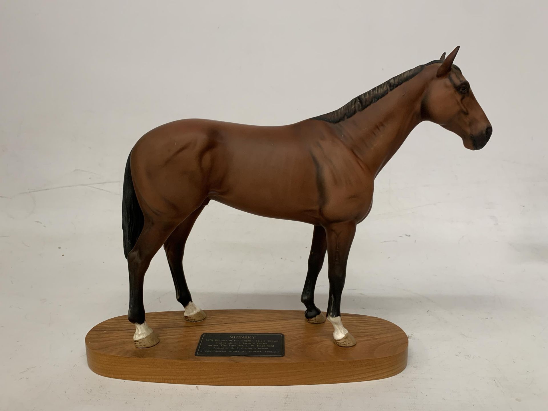 A BESWICK "NIJINSKY" HORSE FIGURINE FROM THE CONNOISSEUR HORSES SERIES WINNER OF THE TRIPLE CROWN