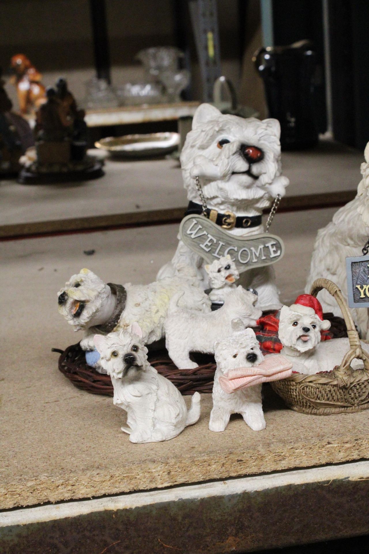 A LARGE COLLECTION OF RESIN WESTIE DOG FIGURES - Image 2 of 6