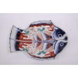 AN IMARI PORCELAIN FISH PLATE