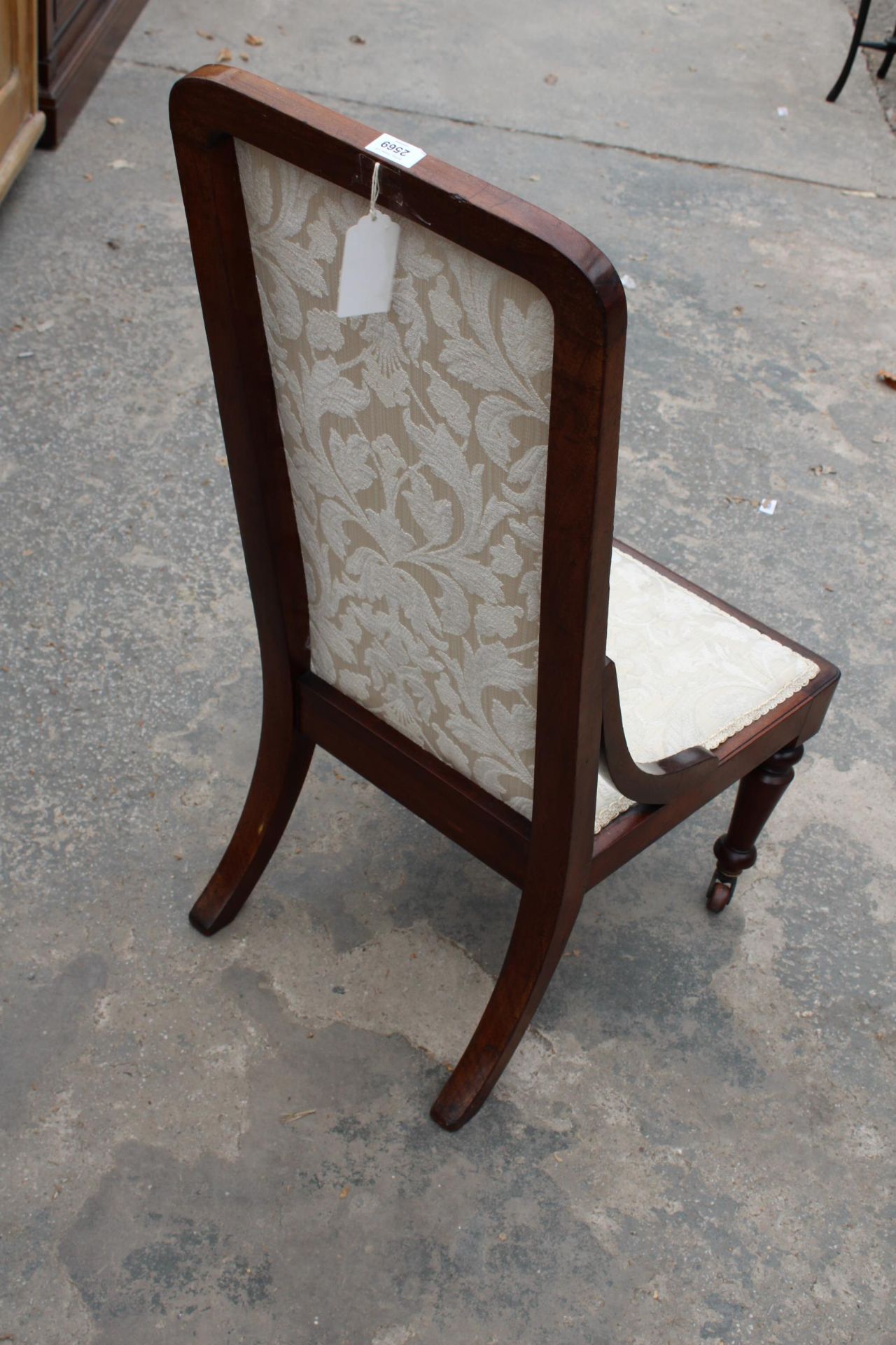 A VICTORIAN MAHOGANY PRIE DIEU CHAIR ON TURNED FRONT LEGS - Image 3 of 3