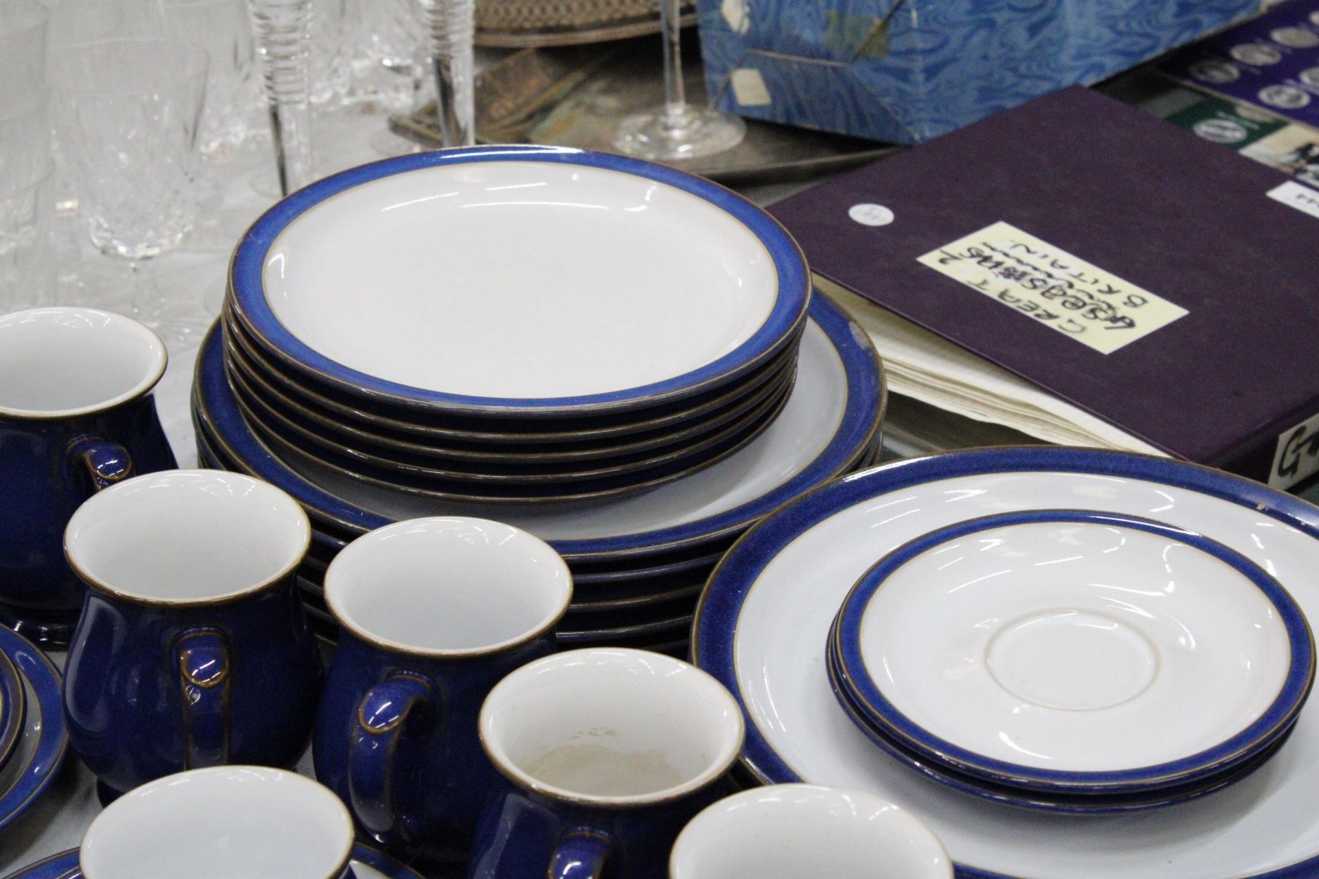 A DENBY COBALT BLUE DINNER SERVICE TO INCLUDE VARIOUS SIZES OF PLATES, BOWLS, A LARGE JUG, SUGAR - Image 5 of 5