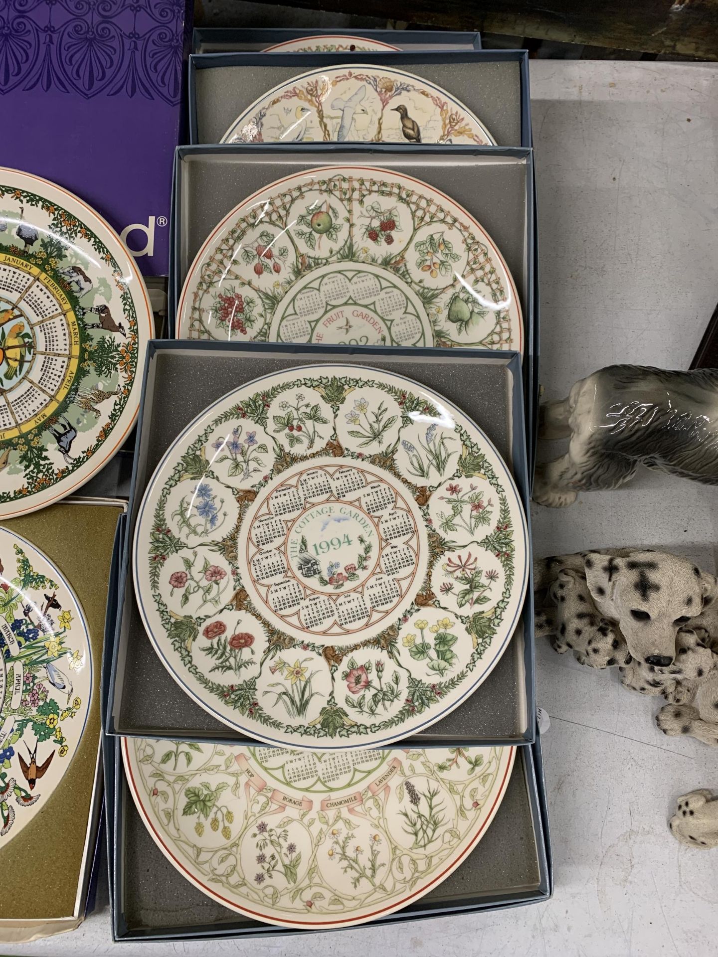 A QUANTITY OF BOXED CALENDAR PORCELAIN WEDGEWOOD PLATES - Image 2 of 5