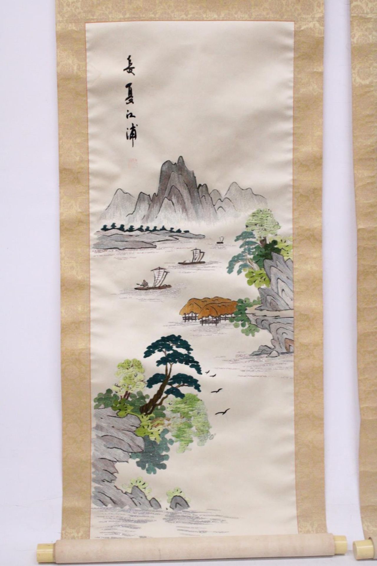 A PAIR OF VINTAGE JAPANESE HANGING SCROLLS WITH SILK EMBROIDERED LANDSCAPE SCENES - Image 2 of 6