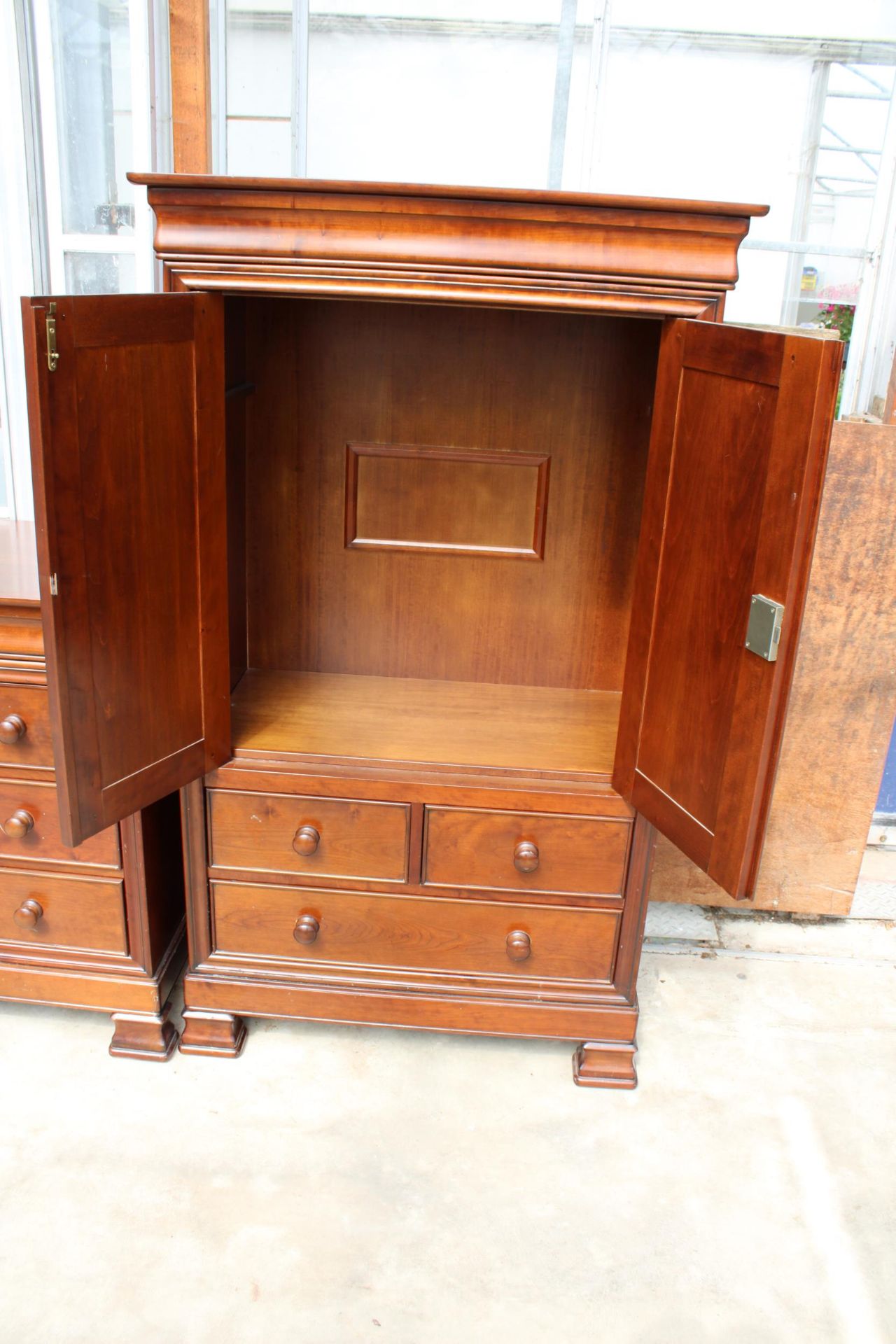 A SIMON HORN NURSERY COLLECTION PRESS STYLE TWO DOOR CUPBOARD WITH TWO SHORT AND TWO LONG DRAWERS TO - Image 3 of 4