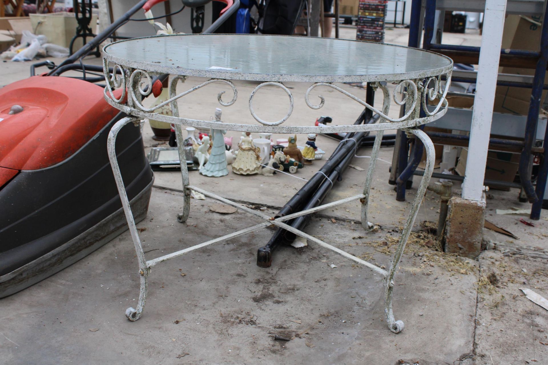 A GLASS TOPPED METAL FRAME GARDEN COFFEE TABLE - Image 2 of 2