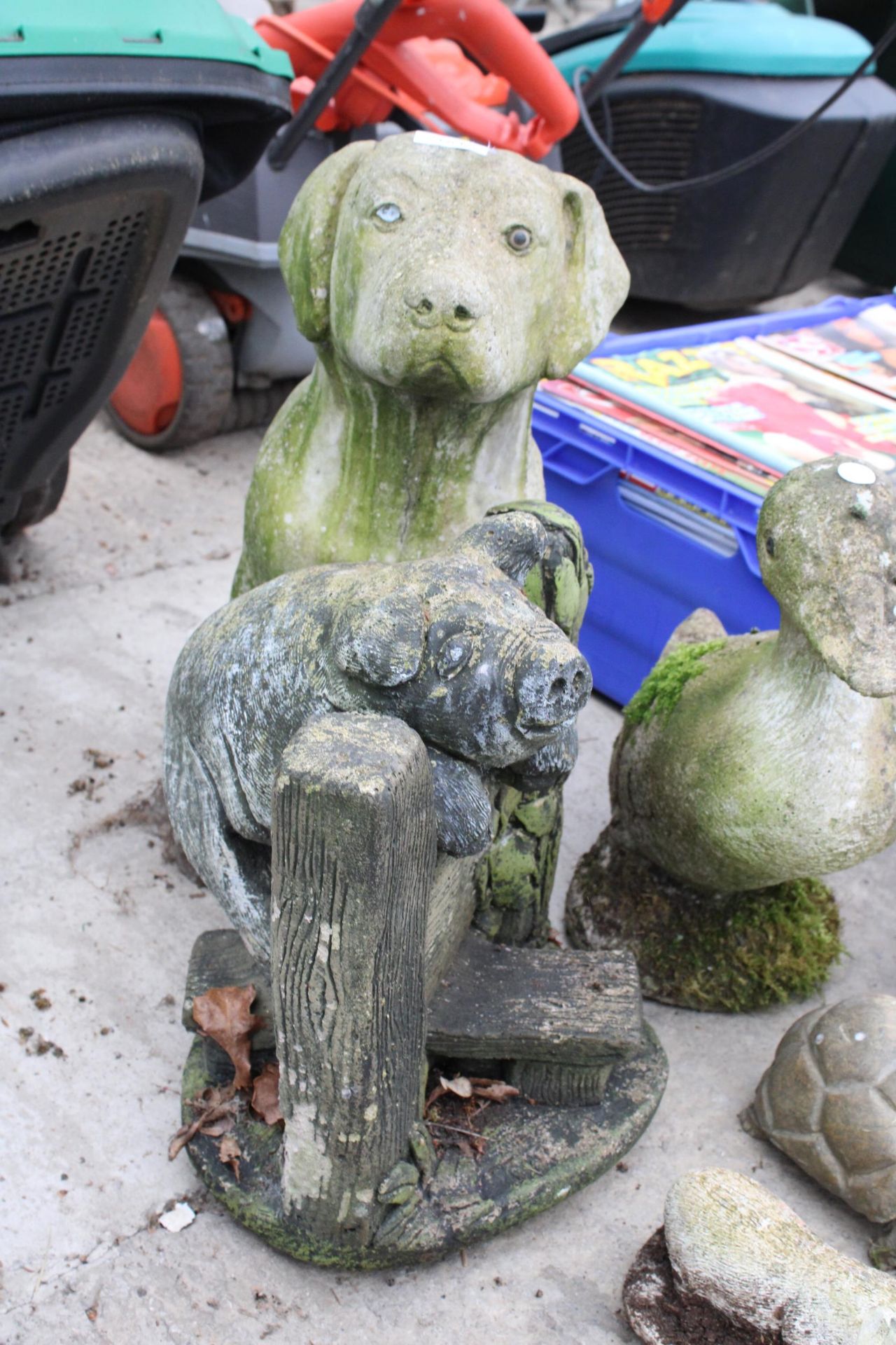 AN ASSORTMENT OF CONCRETE ANIMAL GARDEN FIGURES TO INCLUDE A LABRADOR, A PIG AND A DUCK ETC - Image 3 of 3